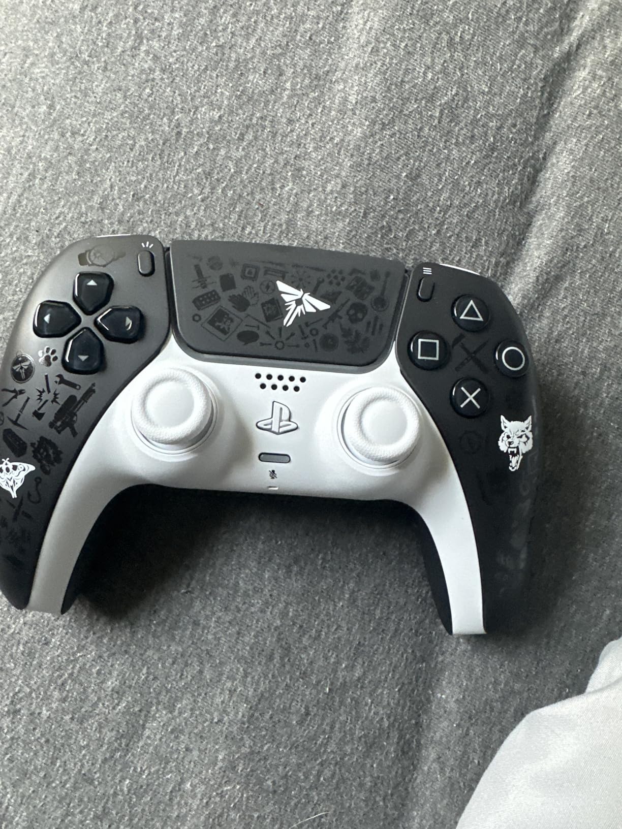 PlayStation DualSense Wireless Controller - The Last of Us Limited Edition customer photo 1