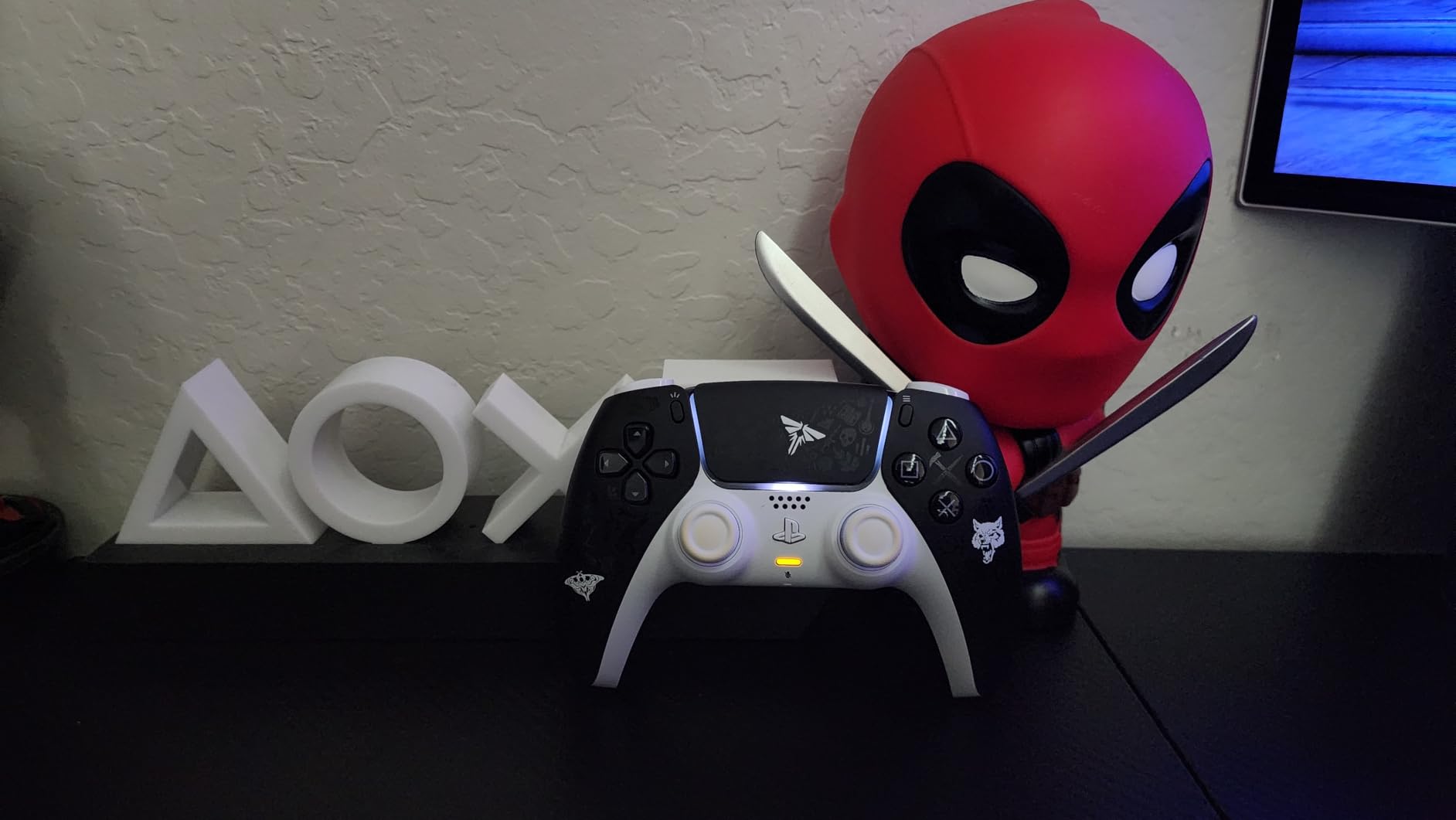 PlayStation DualSense Wireless Controller - The Last of Us Limited Edition customer photo 2