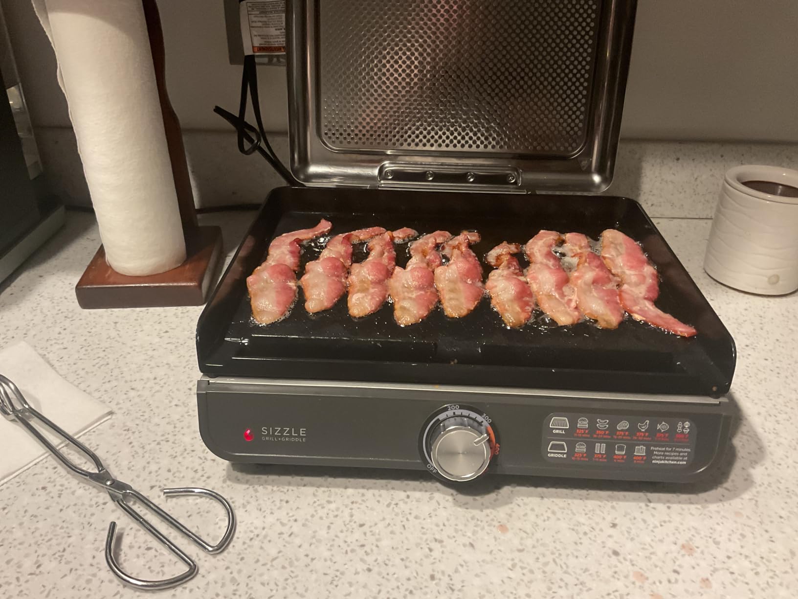 Ninja Sizzle Pro XL 20'' Indoor Griddle & Grill, Silver, GX101 | 40% larger cooking surface, ProTemp IQ edge-to-edge heat, ceramic nonstick plates, detachable ventilated lid, grease control. customer photo 2