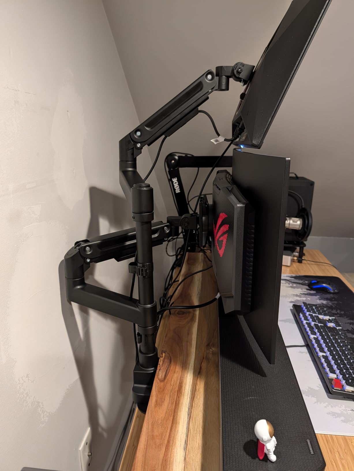 Heavy Duty Dual Monitor Arm for 17-49 inch Screens, Vertical Stack, 44lbs | 19.69 inch Overall Height, Flexible Screen Layouts, Pro Gas Spring, VESA 75/100, Full-Motion Adjustment, Easy Cable Management customer photo 2