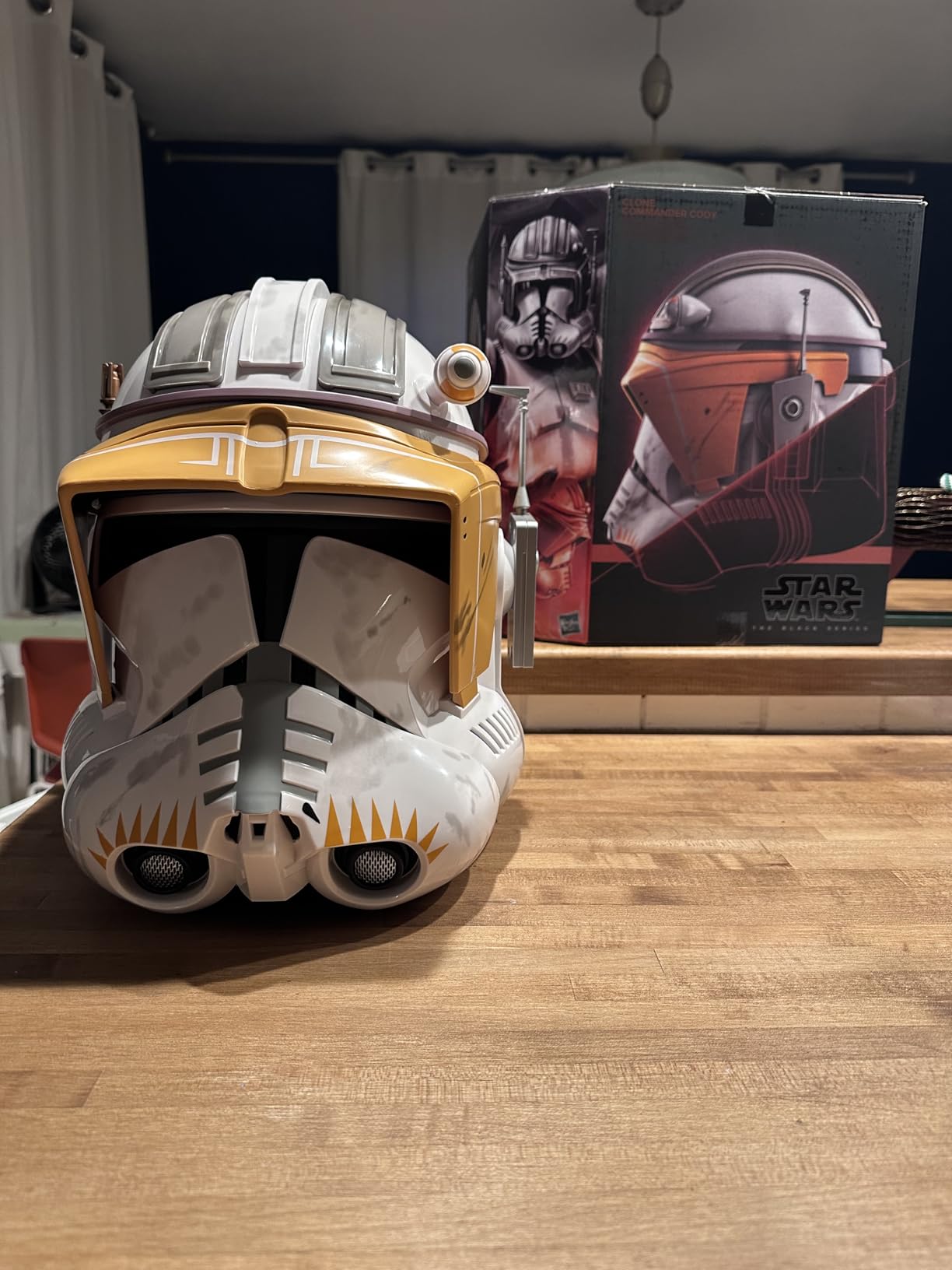 STAR WARS The Black Series Clone Commander Cody, Revenge of the Sith Premium Electronic Roleplay Helmet for Ages 14 and Up (Amazon Exclusive) customer photo 1