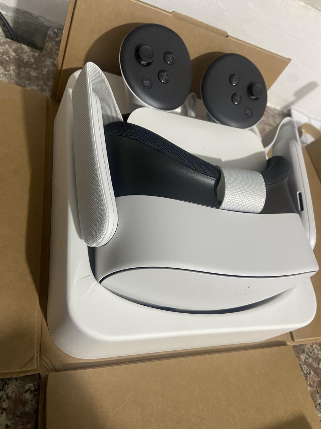 Meta Quest 3S 128GB | VR Without Wires - Gorilla Tag Cardboard Monkenaut Bundle - Amazon Exclusive -Access to 100+ Games with a 3-Month Trial of Meta Horizon+ Included customer photo 2