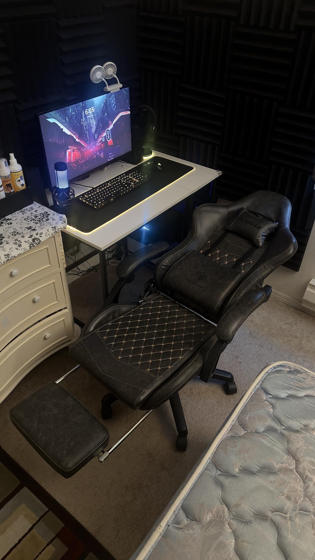 Dowinx Big & Tall Vintage Gaming Chair for Adults, 400 lb Capacity Heavy Duty Ergonomic Computer Chair with Massage Lumbar, Footrest & Easy Side Recline, Black customer photo 2