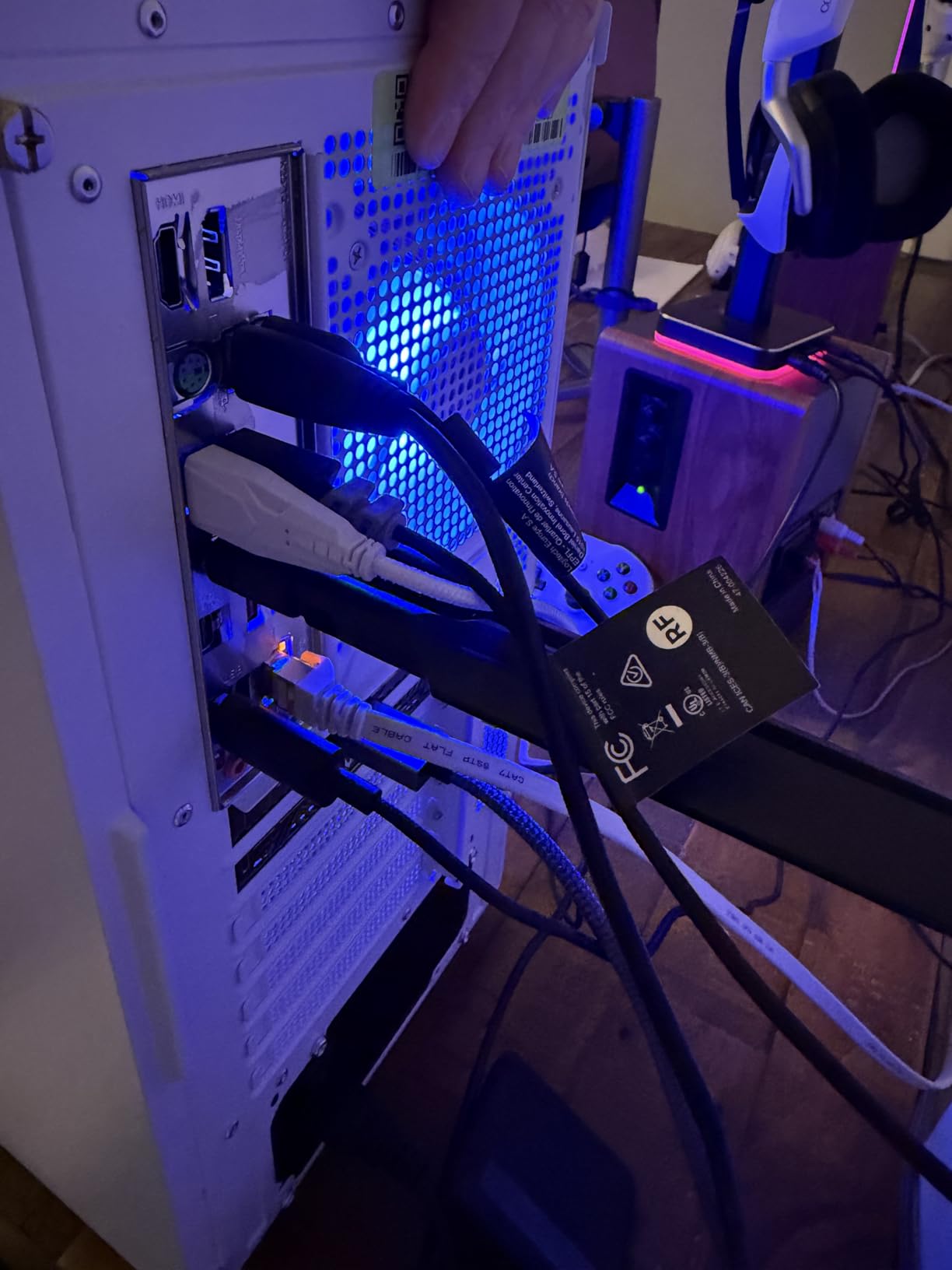 Skytech Gaming Azure 3 Gaming PC, Ryzen 7 7700X, RTX 5070, 32GB DDR5 RAM 6000, 1TB Gen4 NVMe M.2 SSD, Windows 11, 850W GOLD ATX 3 PSU, 360 ARGB AIO, Wi-Fi 5, Desktop customer photo 1