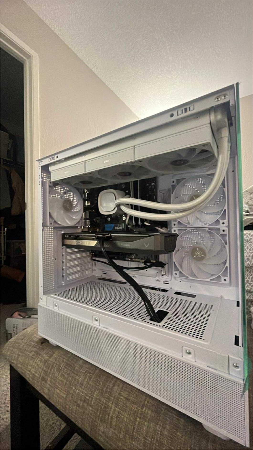 Skytech Gaming Azure 3 Gaming PC, Ryzen 7 7700X, RTX 5070, 32GB DDR5 RAM 6000, 1TB Gen4 NVMe M.2 SSD, Windows 11, 850W GOLD ATX 3 PSU, 360 ARGB AIO, Wi-Fi 5, Desktop customer photo 2