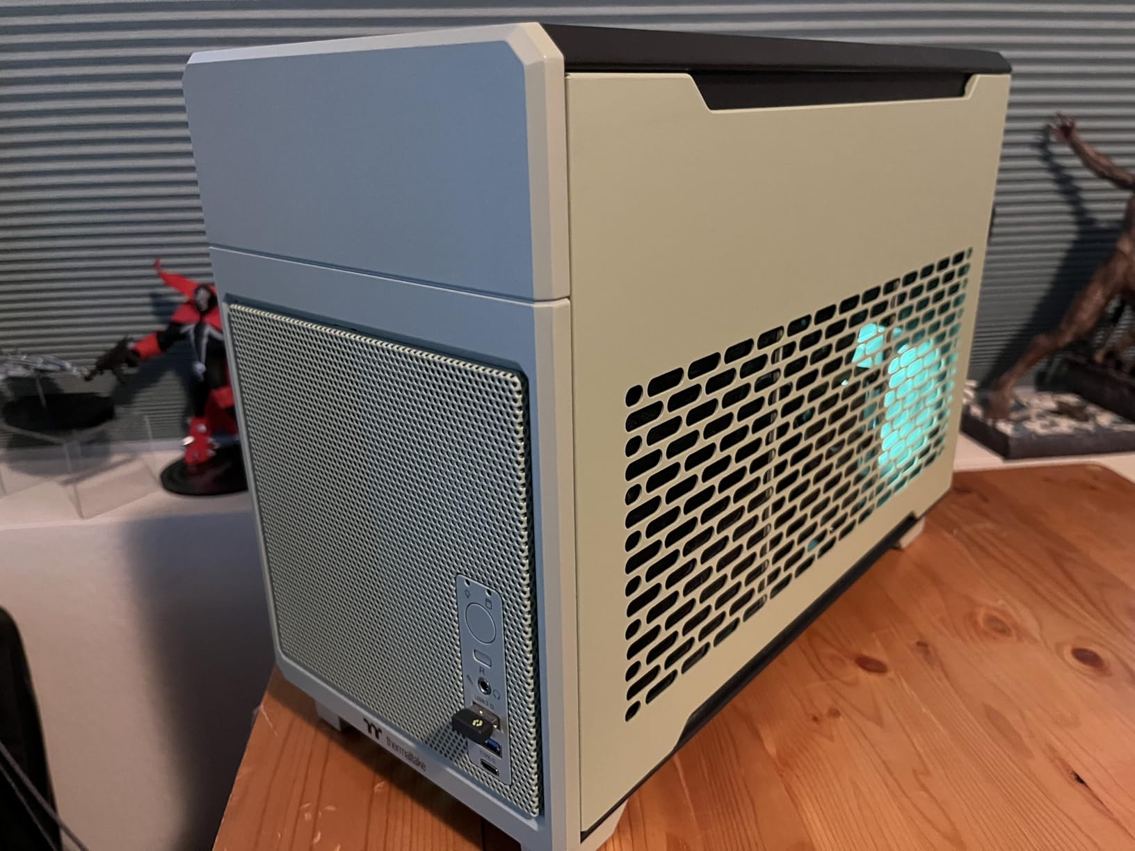 Thermaltake TR100 SFF Chassis; mITX Support; 18.9 Liters; PCIe 4.0 Riser Cable Included; 360mm GPU Clearance; 280mm Radiator Support; Removable PCIe Bracket; Bubble Pink customer photo 1