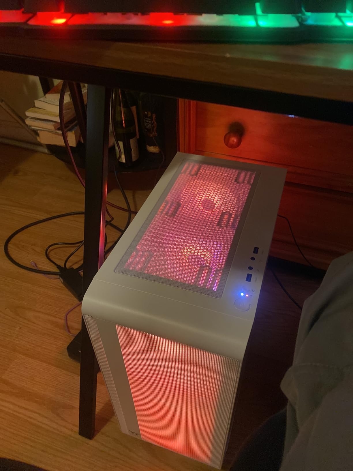 Thermaltake LCGS Quartz i1460 Gaming Desktop (Intel Core™ i5-14400F, ToughRam DDR4 3600Mhz 16GB RGB Memory, NVIDIA GeForce® RTX 5060, 1TB NVMe M.2, WiFi, Windows 11) S2QT-B760-560-LCS customer photo 2