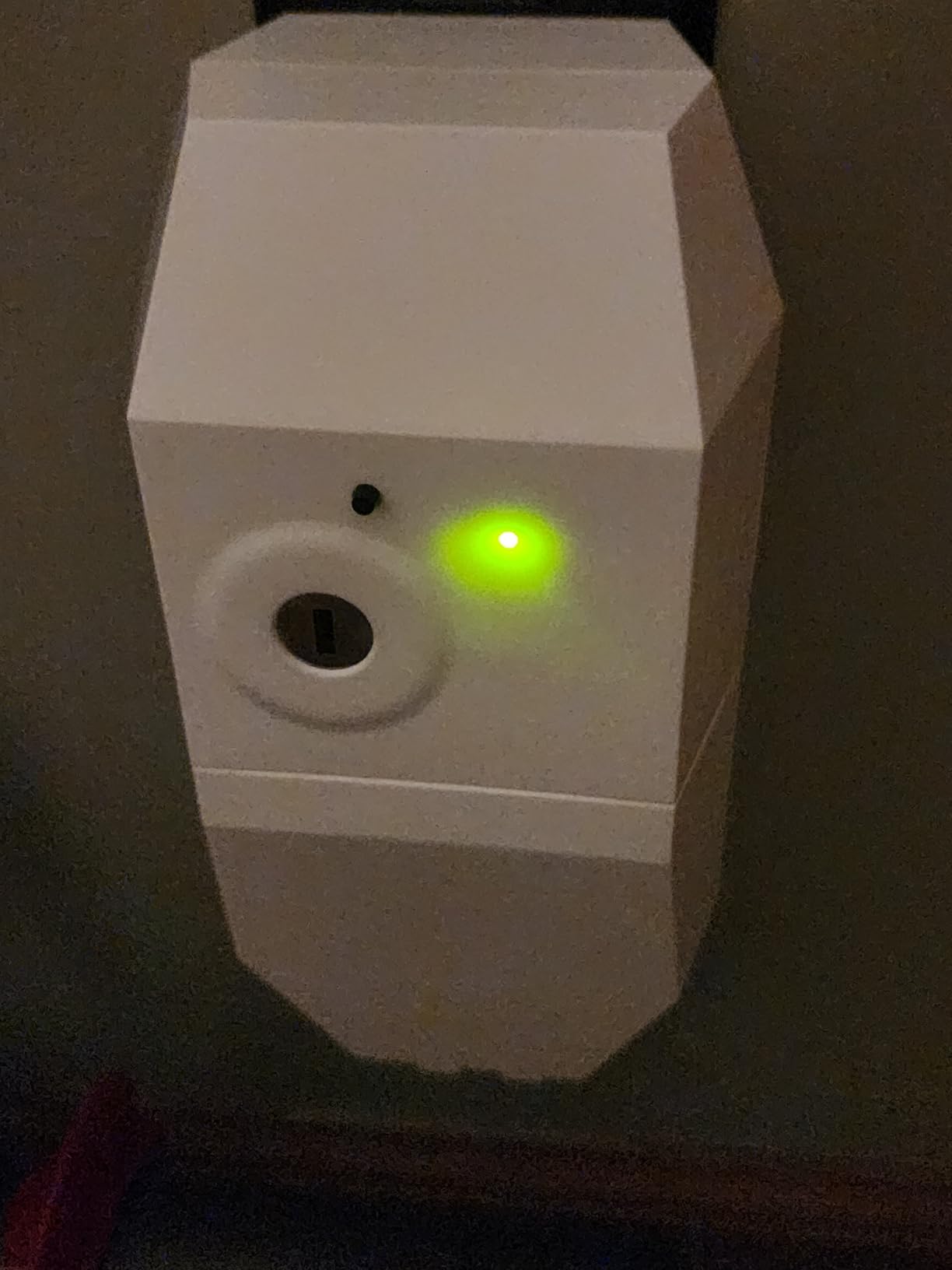 Locking Smart Plug for Kids' Screen Time - Supports Consistent Screen Time Boundaries for TVs, Gaming Consoles & Computers - No Monthly Fees customer photo 2