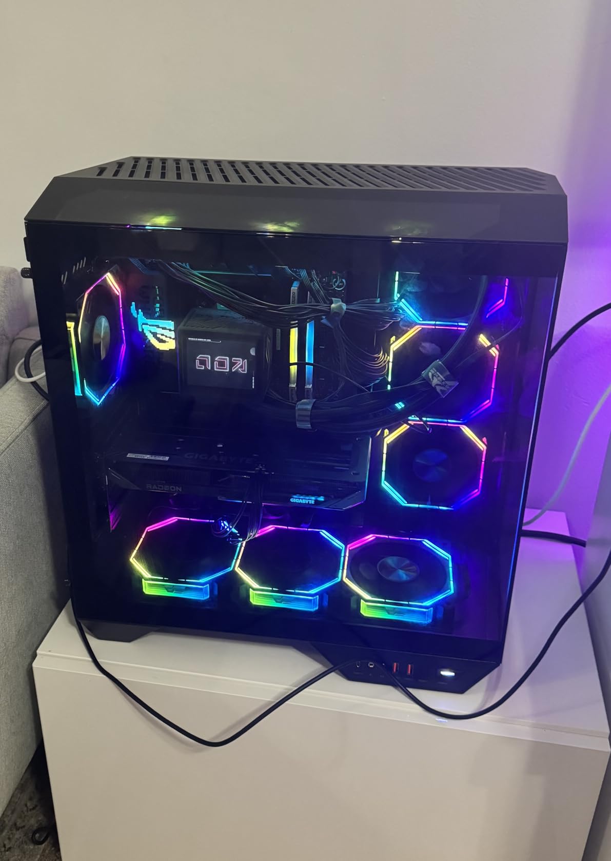 GIGABYTE Radeon RX 9060 XT Gaming OC 16G Graphics Card, PCIe 5.0, 16GB GDDR6, GV-R9060XTGAMING OC-16GD Video Card customer photo 2