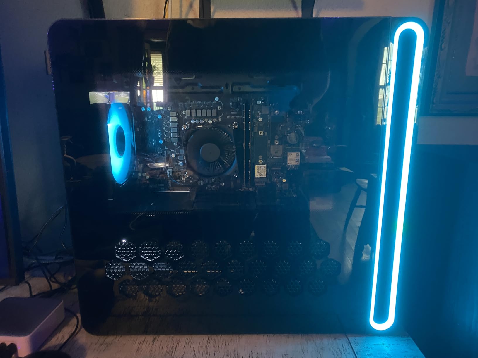 Alienware Gaming Desktop, RTX 5060 Ti, Intel Ultra7 265F, Windows 11 Home | 1TB SSD, 16GB DDR5 RAM, Killer 2.5Gb Ethernet, Wi-Fi 7 BE200, Bluetooth, AlienFX lighting, KB216 Keyboard, ACT1250 customer photo 2