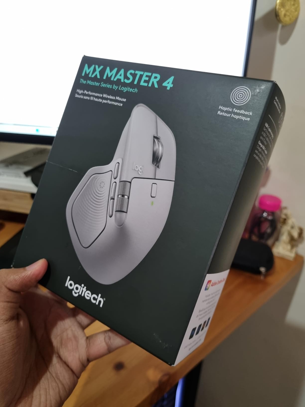 Logitech MX Master 4 Ergonomic Wireless Mouse with Haptics - Graphite | Advanced performance haptic feedback, Ultra-Fast Scrolling, 8K DPI Any-surface, Quiet Clicks, Wireless, USB-C, Windows/MacOS customer photo 1