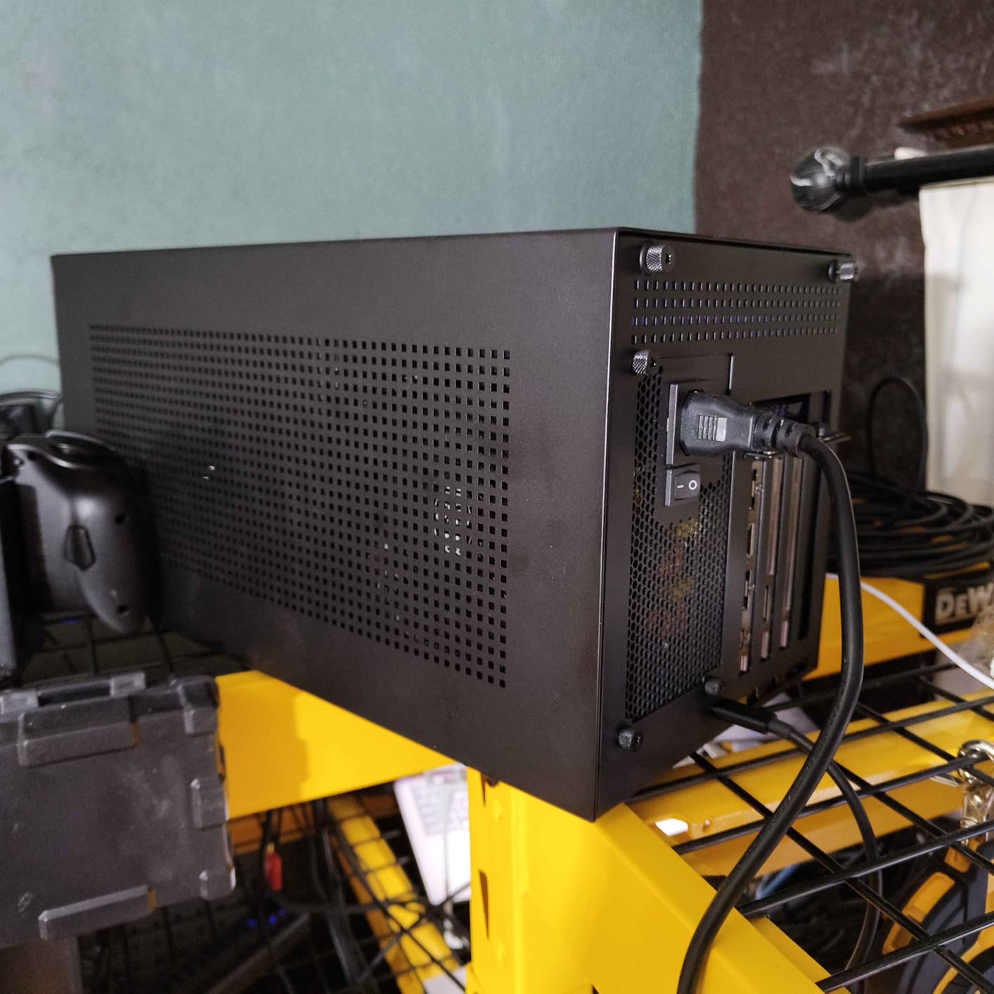 Razer Core X V2 External Graphics Enclosure (eGPU) | 4 Slot Wide NVIDIA/AMD Cards PCIe 4.0 Support, Compatible with Windows 11 Thunderbolt 4/5 and USB 4 Laptops & Devices customer photo 2