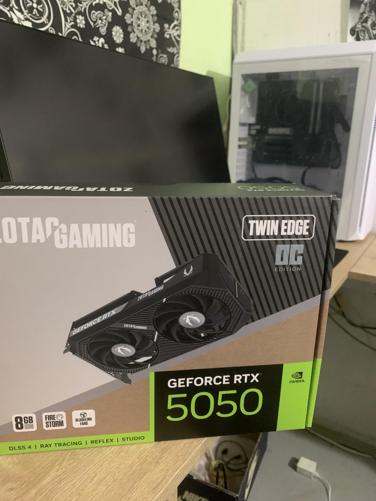 ZOTAC Gaming GeForce RTX 5050 Twin Edge OC DLSS 4 8GB GDDR6 128-bit 20 Gbps PCIE 5.0 Gaming Graphics Card, SFF-Ready Compact Card, ZT-B50500H-10M customer photo 2