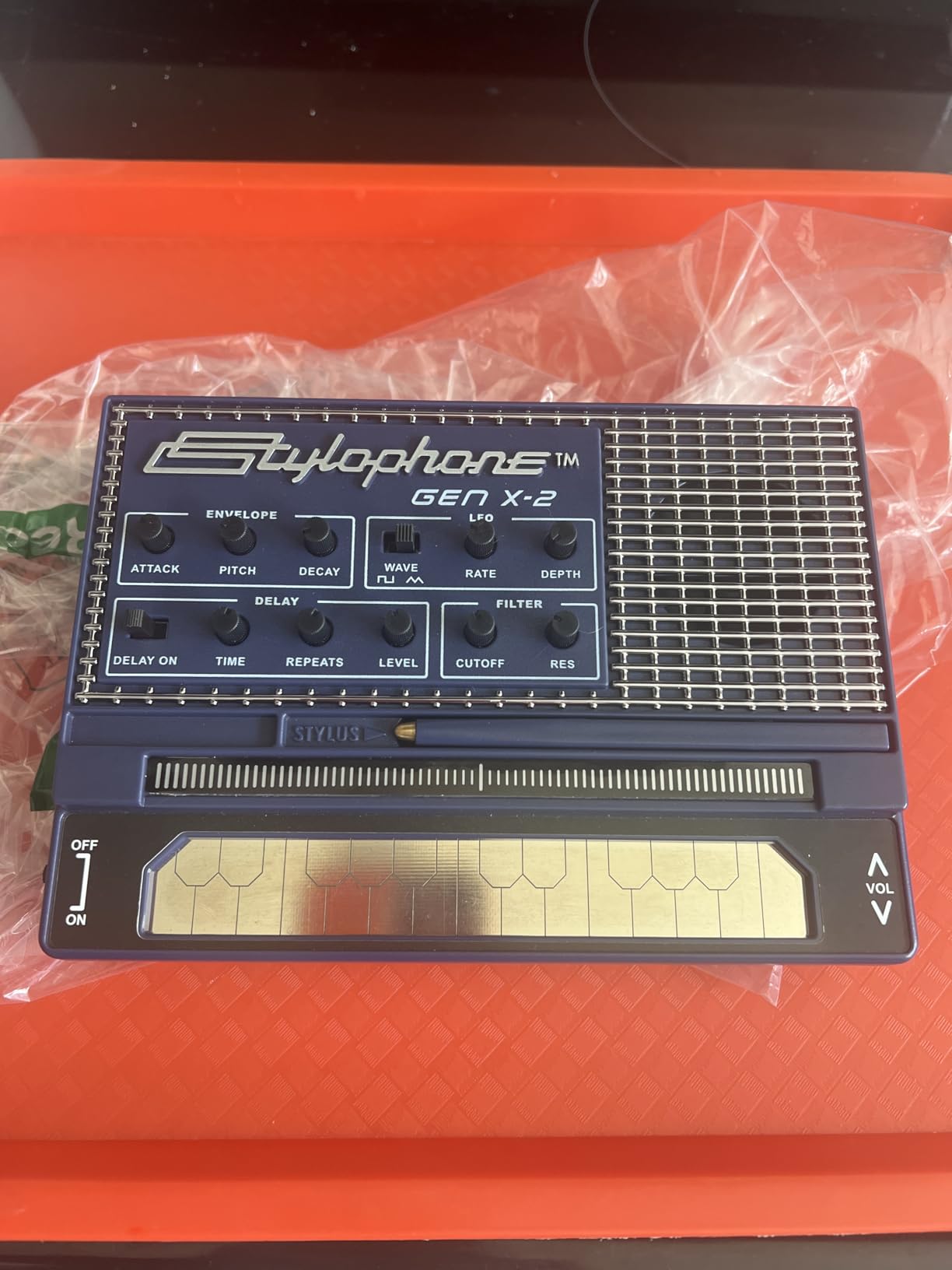 Stylophone GENX-2 Portable Analogue Synthesizer with Built-in Speaker, LFO, Filter, Analogue Delay and CV/Gate Output | Synthesizer Keyboard | Synth Musical Instrument customer photo 2