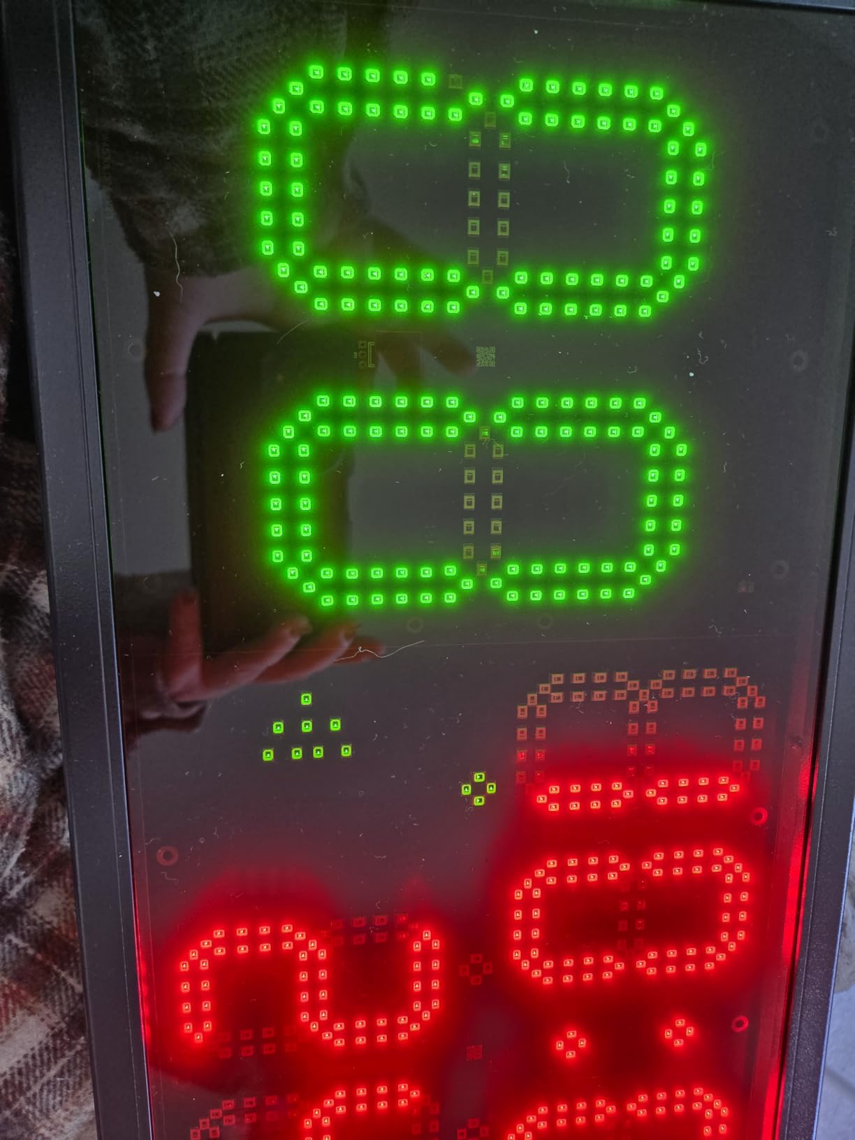 Ultra-Bright Cordless Basketball Scoreboard with Built-in Rechargeable Battery - 12-Min Game Timer, Dual 99-Score Display, Portable & Lightweight LED Scoreboard for Indoor/Outdoor Sports, Family Games customer photo 1