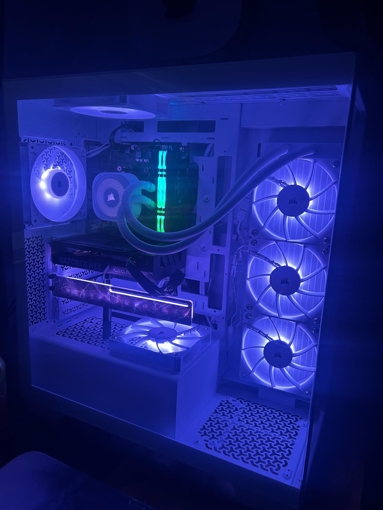 Commander Duo iCUE Link RGB Lighting and PWM ARGB Fan Controller - Control 12 Daisy-Chained PWM Fans, Two Flexible Temperature Sensors Included - Black customer photo 1