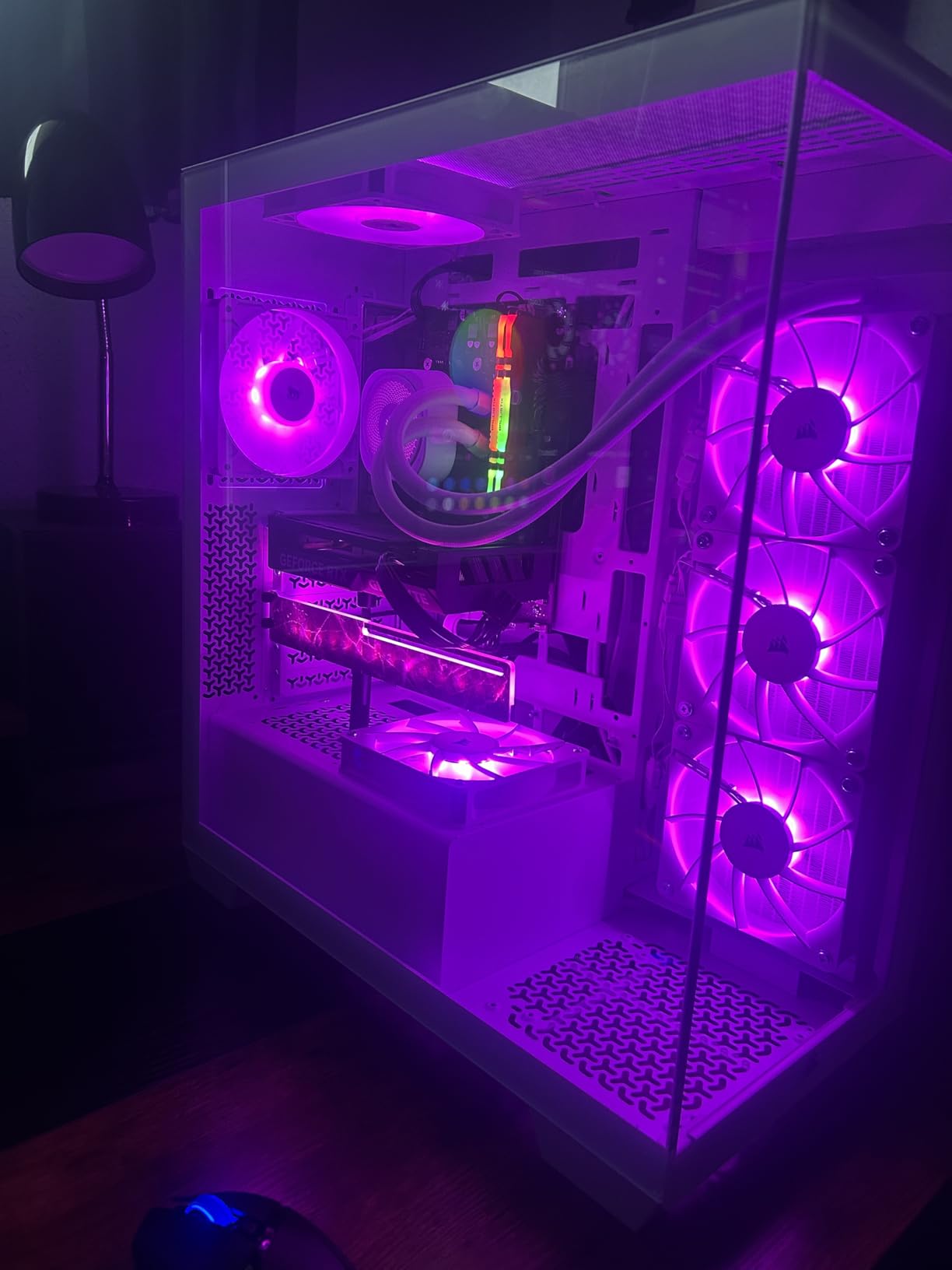 Commander Duo iCUE Link RGB Lighting and PWM ARGB Fan Controller - Control 12 Daisy-Chained PWM Fans, Two Flexible Temperature Sensors Included - Black customer photo 2