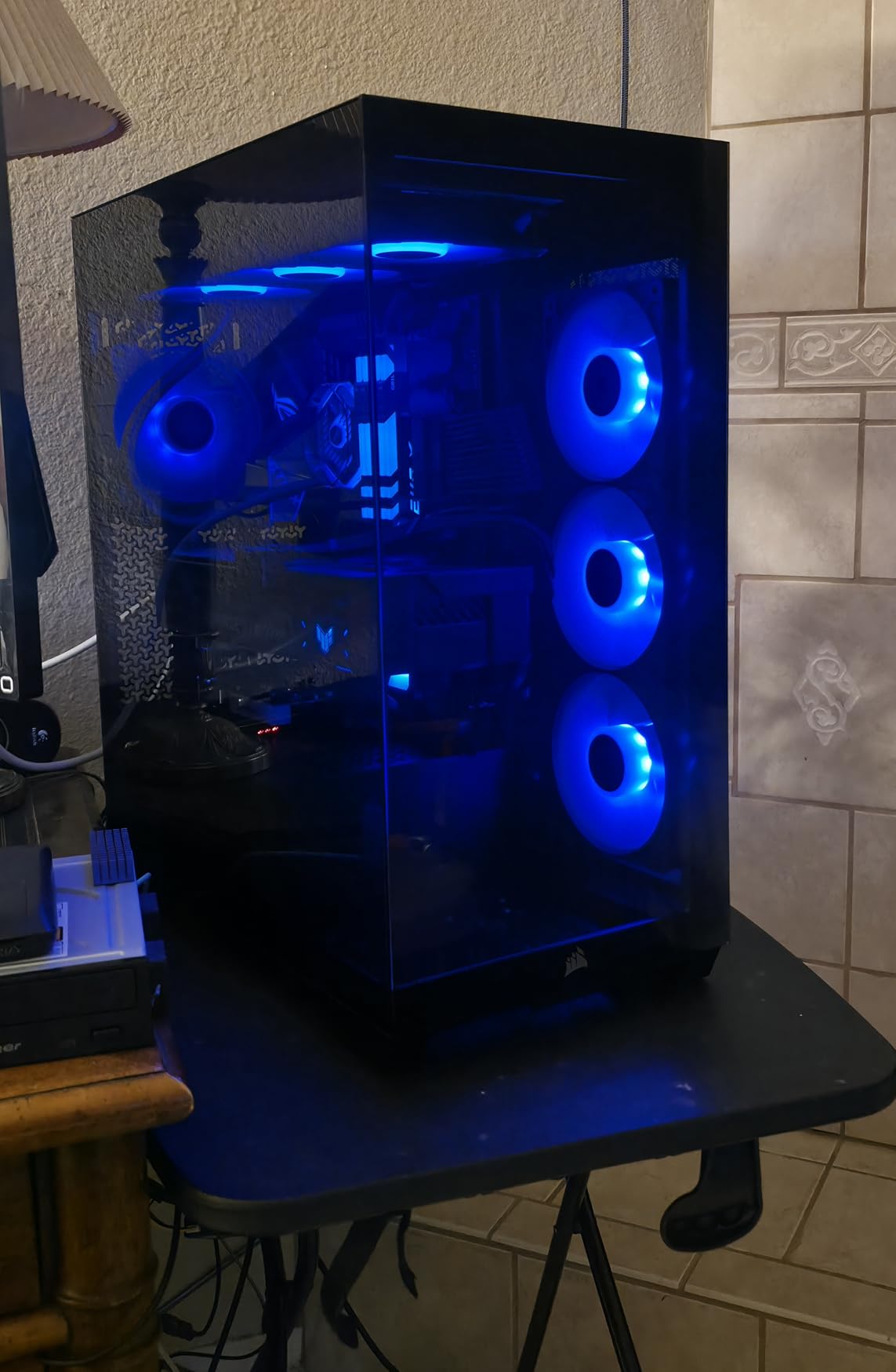 CORSAIR 3500X RS ARGB Panoramic Mid-Tower PC Case - White | 3x Pre-Installed Reverse Fans, High Airflow, Spacious Interior, GPU Anti-Sag, Removable Panels, Cable Routing customer photo 2