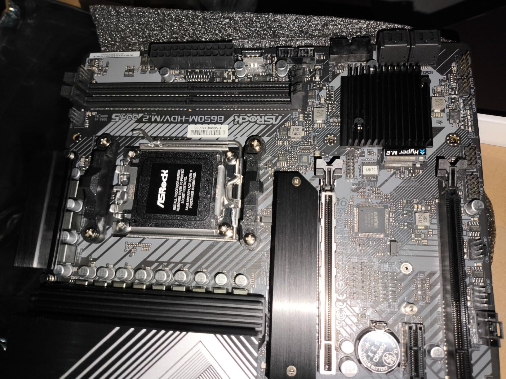 ASRock B650M-HDV M.2 White Micro-ATX AM5 Motherboard, AMD Ryzen 9000/8000/7000, PCIe 5.0 x16, DDR5 8200+(OC), Dual M.2 (Gen5/Gen4), USB 3.2 Type-C, 2.5G LAN customer photo 1