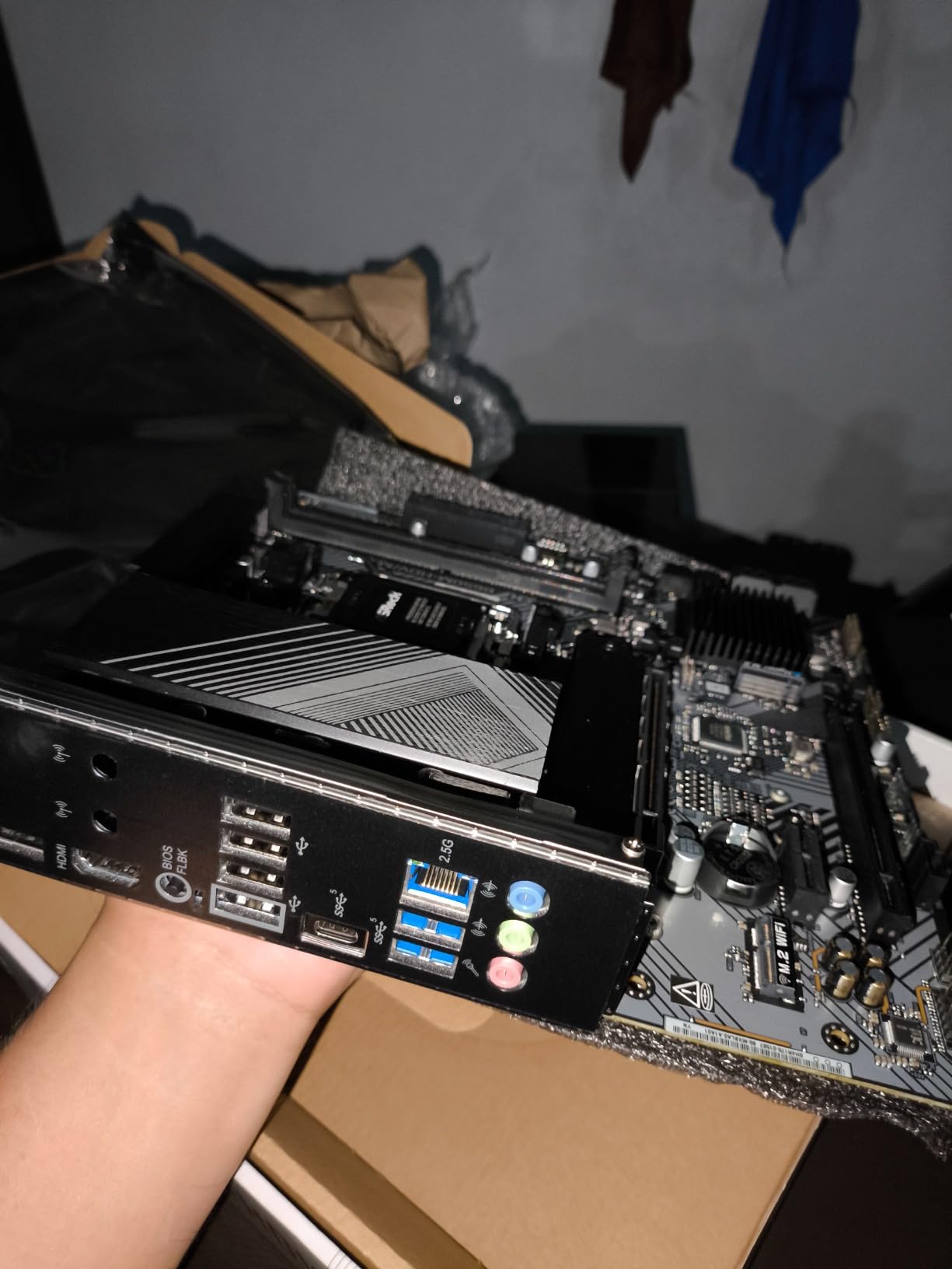 ASRock B650M-HDV M.2 White Micro-ATX AM5 Motherboard, AMD Ryzen 9000/8000/7000, PCIe 5.0 x16, DDR5 8200+(OC), Dual M.2 (Gen5/Gen4), USB 3.2 Type-C, 2.5G LAN customer photo 2