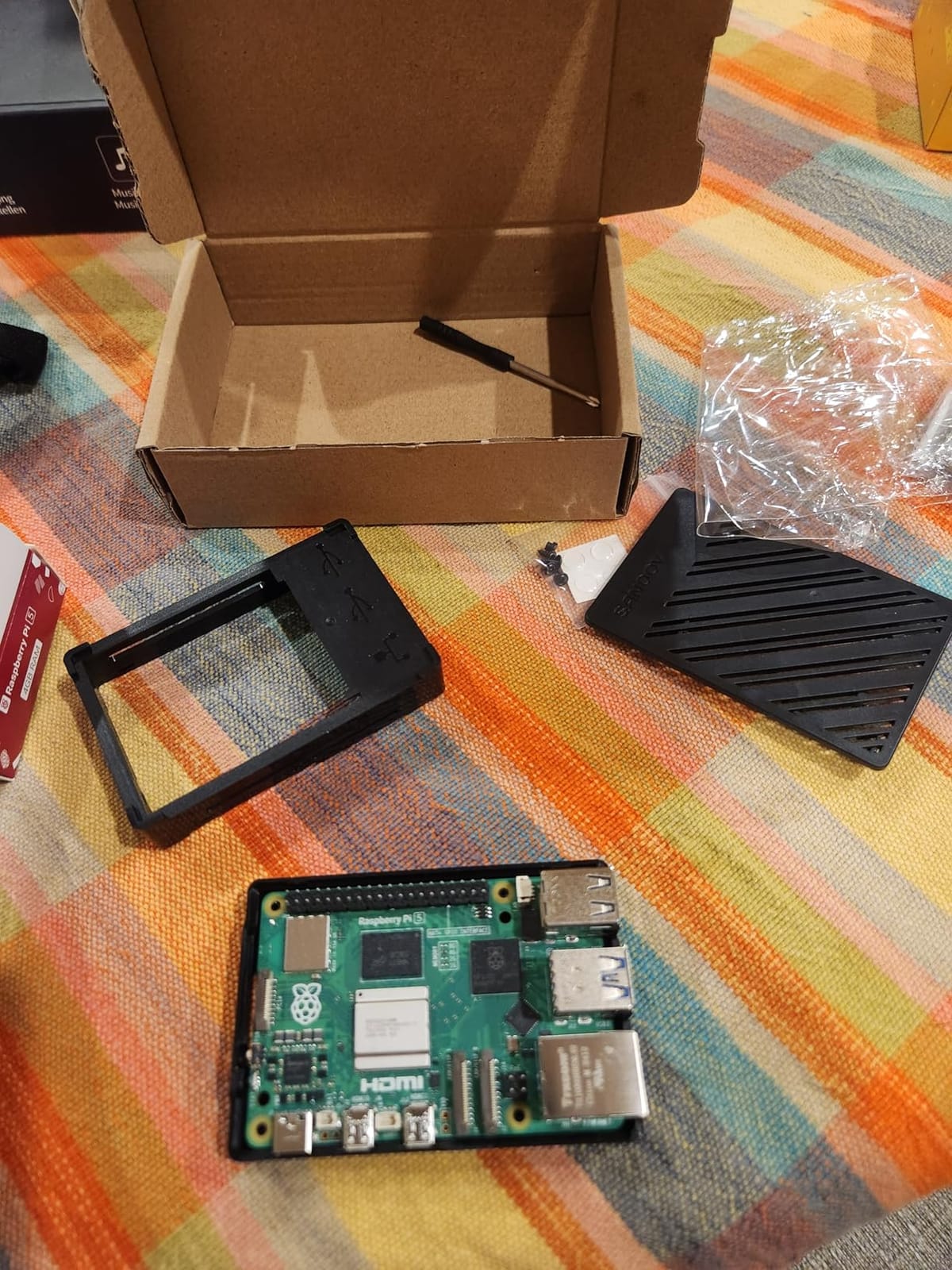Raspberry Pi 5 4GB Kit, 4GB RAM Single Board Computer with Active Cooler and ABS Case, Complete Raspberry Pi 5 Starter Kit for IoT Robotics Retro Gaming customer photo 2