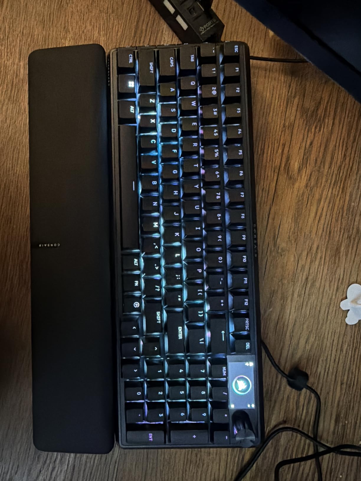 CORSAIR Vanguard 96 RGB Mechanical 96% Wired Gaming Keyboard - Black | QWERTY US, MLX Fusion Tactile Switches, Stream Deck Key, SOCD Flashtap, Hotswappable, 8000Hz, Quiet, LCD Screen, G-Keys customer photo 1