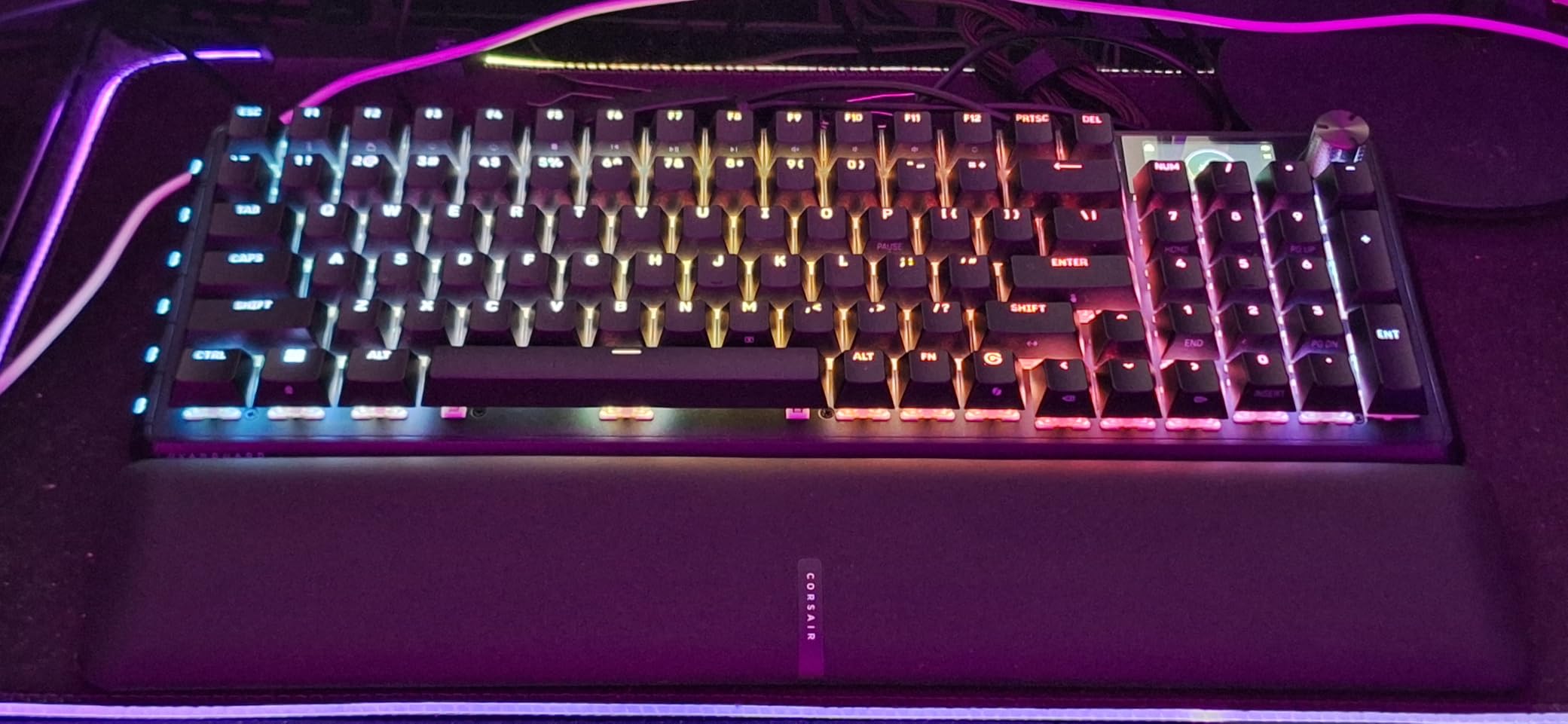 CORSAIR Vanguard 96 RGB Mechanical 96% Wired Gaming Keyboard - Black | QWERTY US, MLX Fusion Tactile Switches, Stream Deck Key, SOCD Flashtap, Hotswappable, 8000Hz, Quiet, LCD Screen, G-Keys customer photo 2