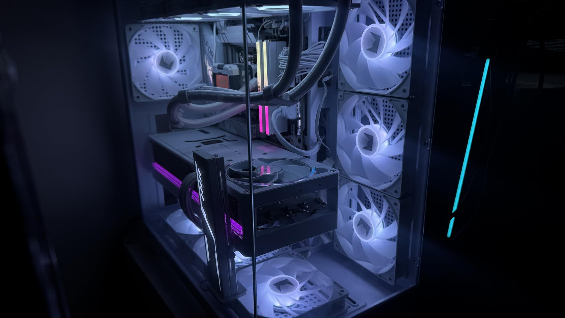 ASUS ROG Astral GeForce RTX 5080 16GB GDDR7 White OC Edition Graphics Card customer photo 1