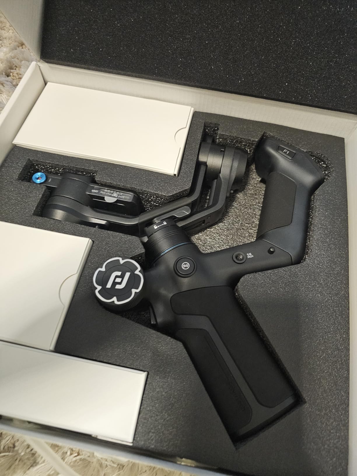 FeiyuTech SCORP Mini 3 Pro 3-Axis Gimbal Stabilizer with Built-in AI Tracking & Detachable Touchscreen Handle, 4.4lbs Payload for Mirrorless Cameras, Smartphones, Action Cams customer photo 1