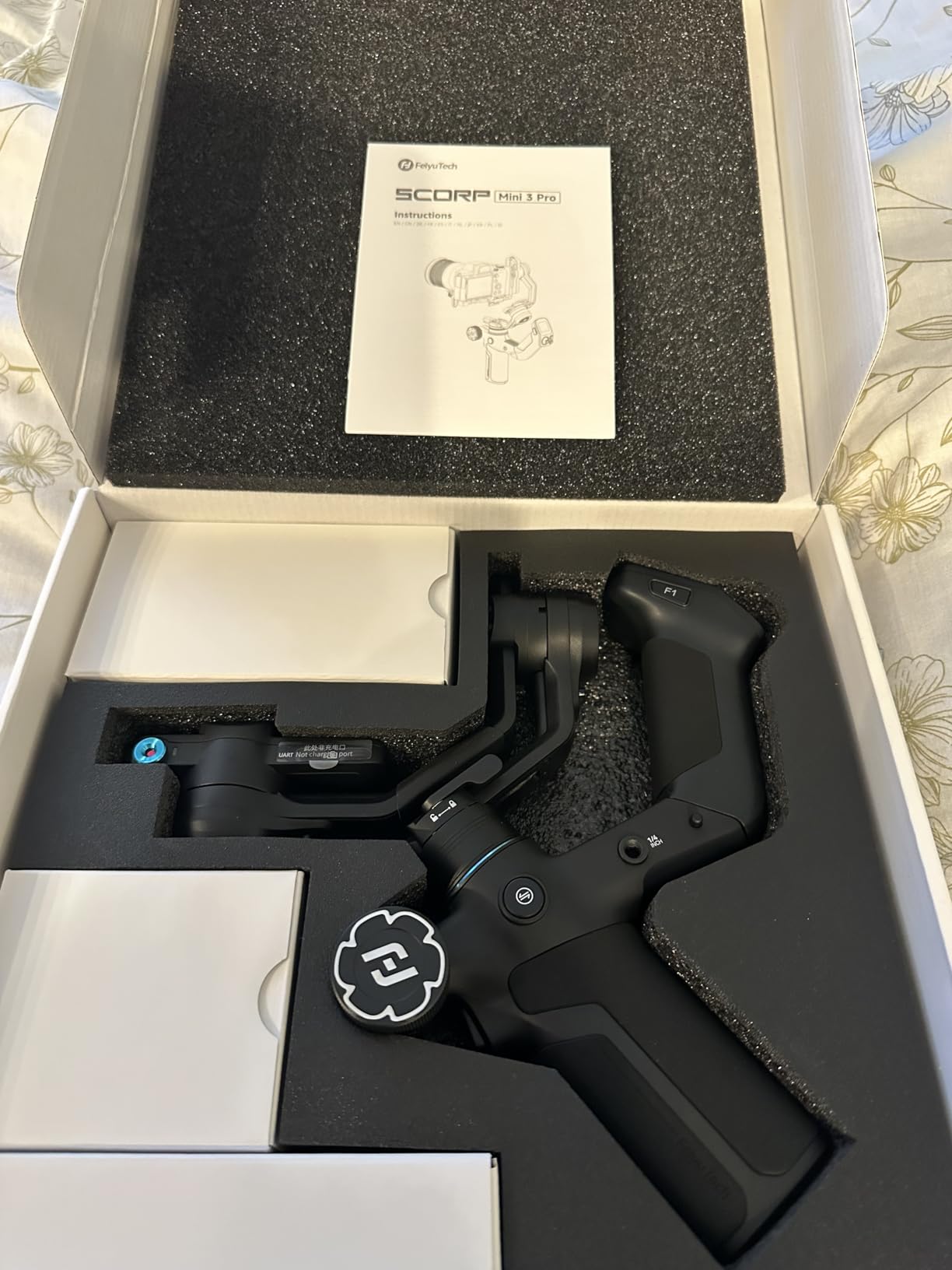FeiyuTech SCORP Mini 3 Pro 3-Axis Gimbal Stabilizer with Built-in AI Tracking & Detachable Touchscreen Handle, 4.4lbs Payload for Mirrorless Cameras, Smartphones, Action Cams customer photo 2