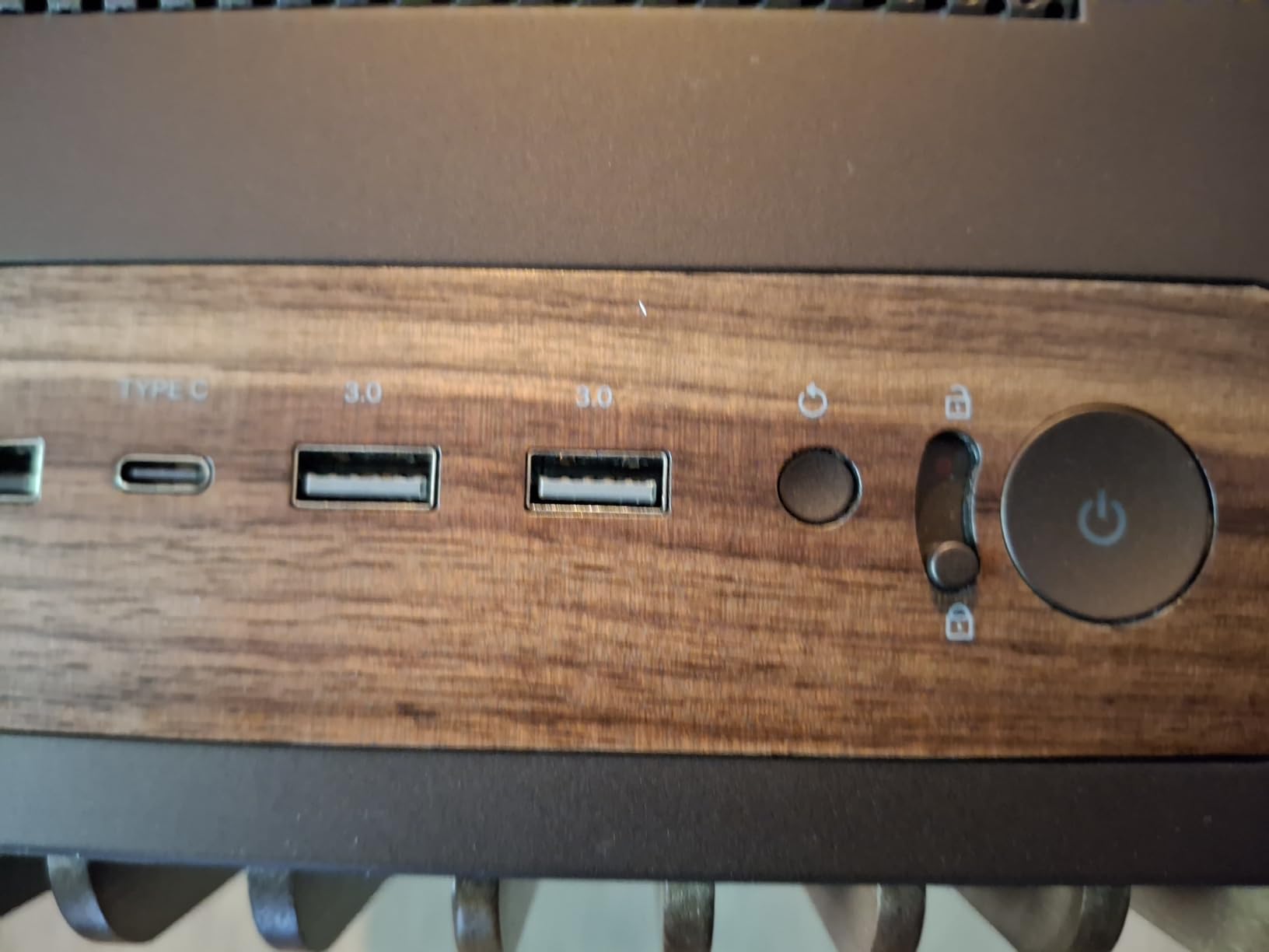 ASUS ProArt PA602 Wood Edition Retro Brown E-ATX PC Case with Tempered Glass, Front Panel IR dust Indicator, Power Lock, 440 mm GPU Support, 420 mm Radiator & 3 Pre-Installed Fans, 2 Year Warranty customer photo 1