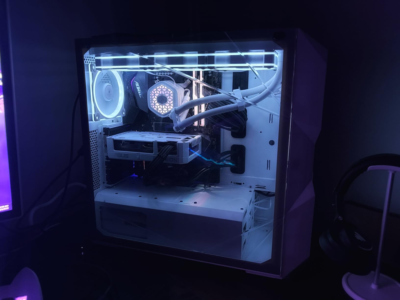 ASUS Dual Radeon RX 9060 XT 16GB GDDR6 White Edition Gaming Graphics Card (PCIe 5.0, HDMI 2.1b, DP 2.1a) customer photo 1