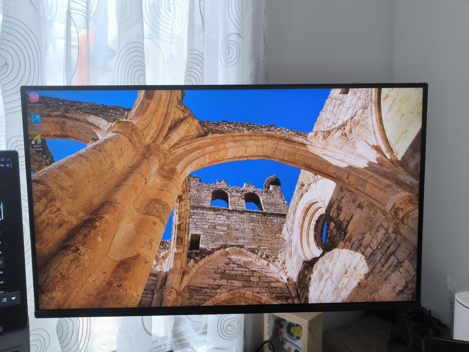 LG 24G411A-B 24-inch Ultragear Full HD (1920 x 1080) IPS Gaming Monitor, 144Hz (O/C), 1ms MBR, NVIDIA G-Sync Compatible, AMD FreeSync, HDR10, HDMI, DisplayPort, Slim Stand, Black customer photo 2