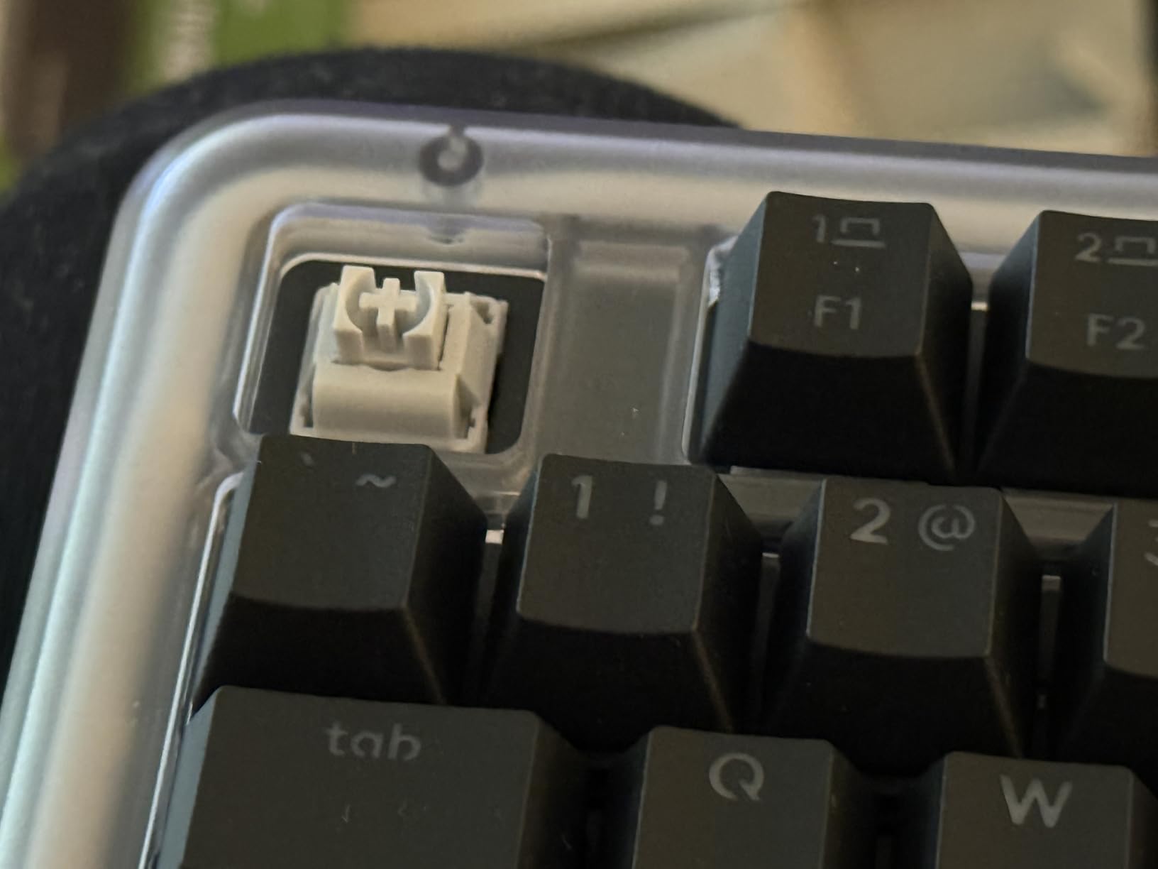 Logitech Alto Keys K98M Wireless Mechanical Gasket Keyboard, Customizable, Clicky, Vibration Absorbing Gasket, White Backlit Keys, Bluetooth, USB-C Charging, for PC, Mac, Laptops customer photo 1