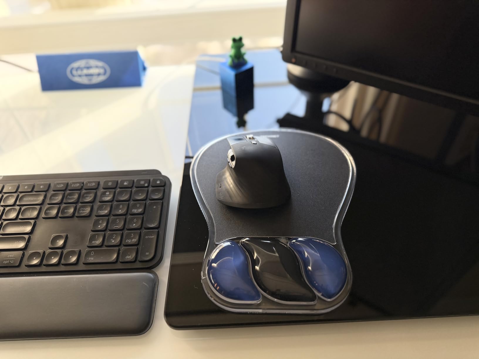 TECKNET Gel Mouse Pad with Wrist Rest for Relieve Wrist Pain Comfortably | Ergonomic Mouse Pad with Non-Slip Base & Waterproof Surface for Office & Home - Black customer photo 2