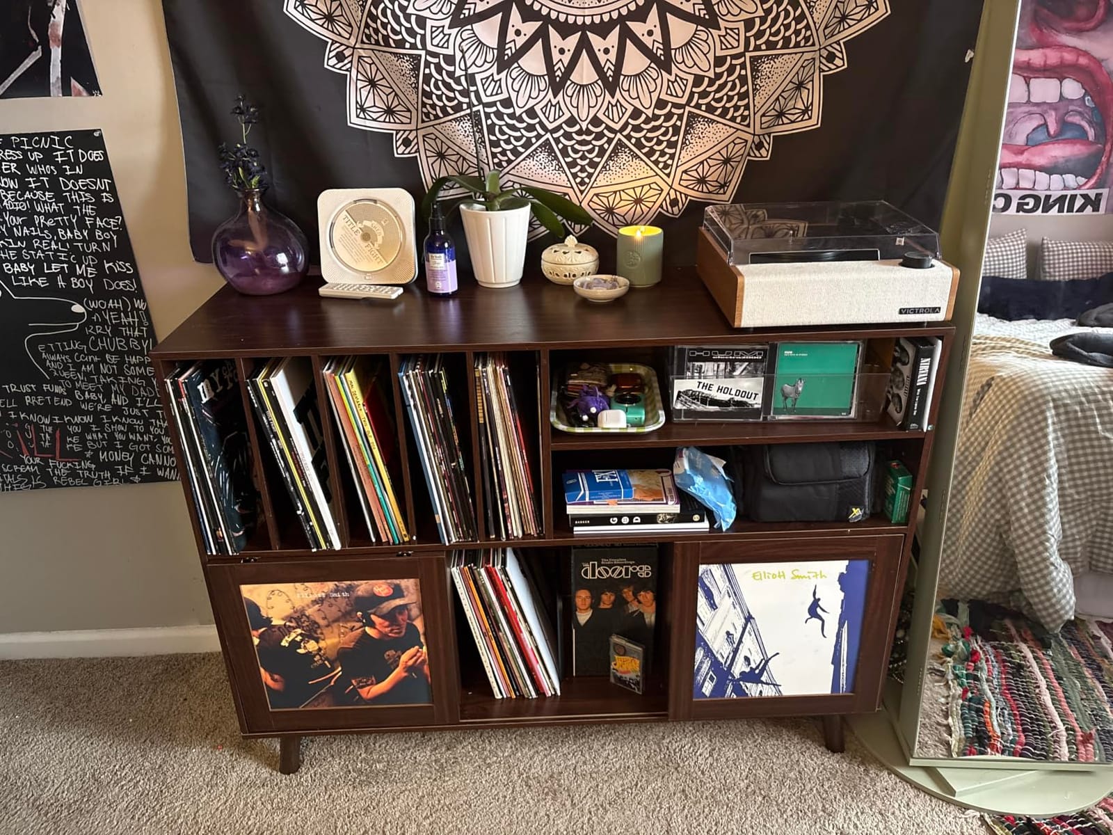 XL Record Player Stand with Sliding Doors, 500+ Vinyl Record Storage Cabinet customer photo 1