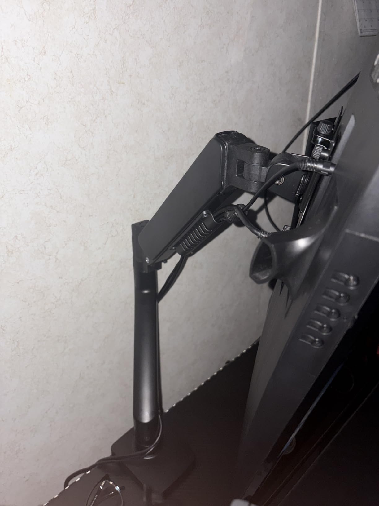 ErGear Single Monitor Arm, Fully Adjustable Monitor Mount for 13-34 Inch Screens, Fast Install Computer Monitor Stand with Tool-Free VESA Mount, Cable Management, Holds 19.8 lbs, Max VESA 100x100mm customer photo 2