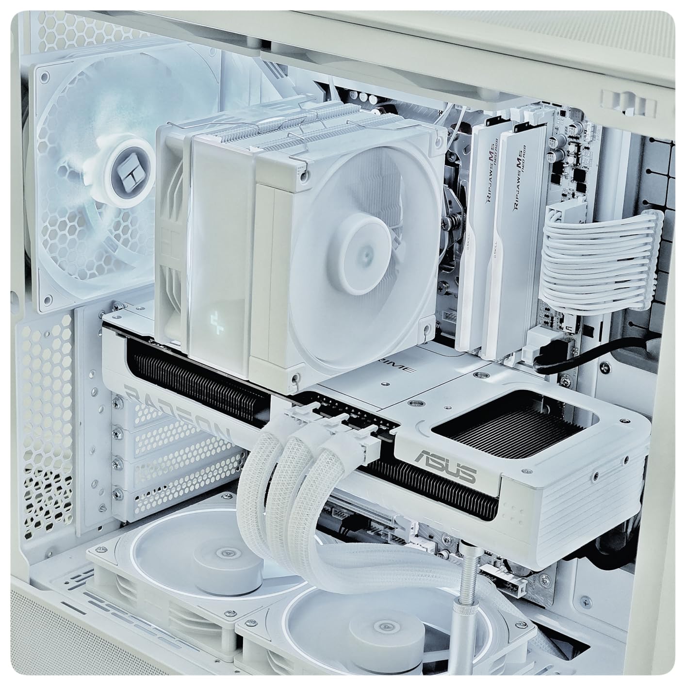 ASUS Prime Radeon RX 9070 XT 16GB GDDR6 White OC Edition Graphics Card (PCIe 5.0, HDMI/DP 2.1) customer photo 1