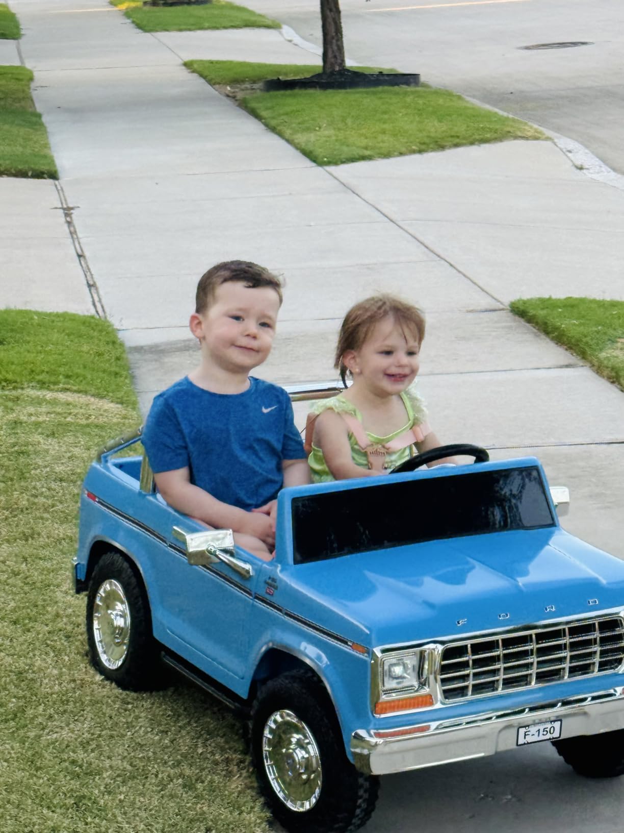 ANPABO Licensed Ford F-150 24V 2 Seater Ride on Car for Kids, Blue | Retro all-terrain 24v ride on toys for ages 3-8 w/parent remote, 4x100w motors, 3 speeds, large storage trunk & music player customer photo 1