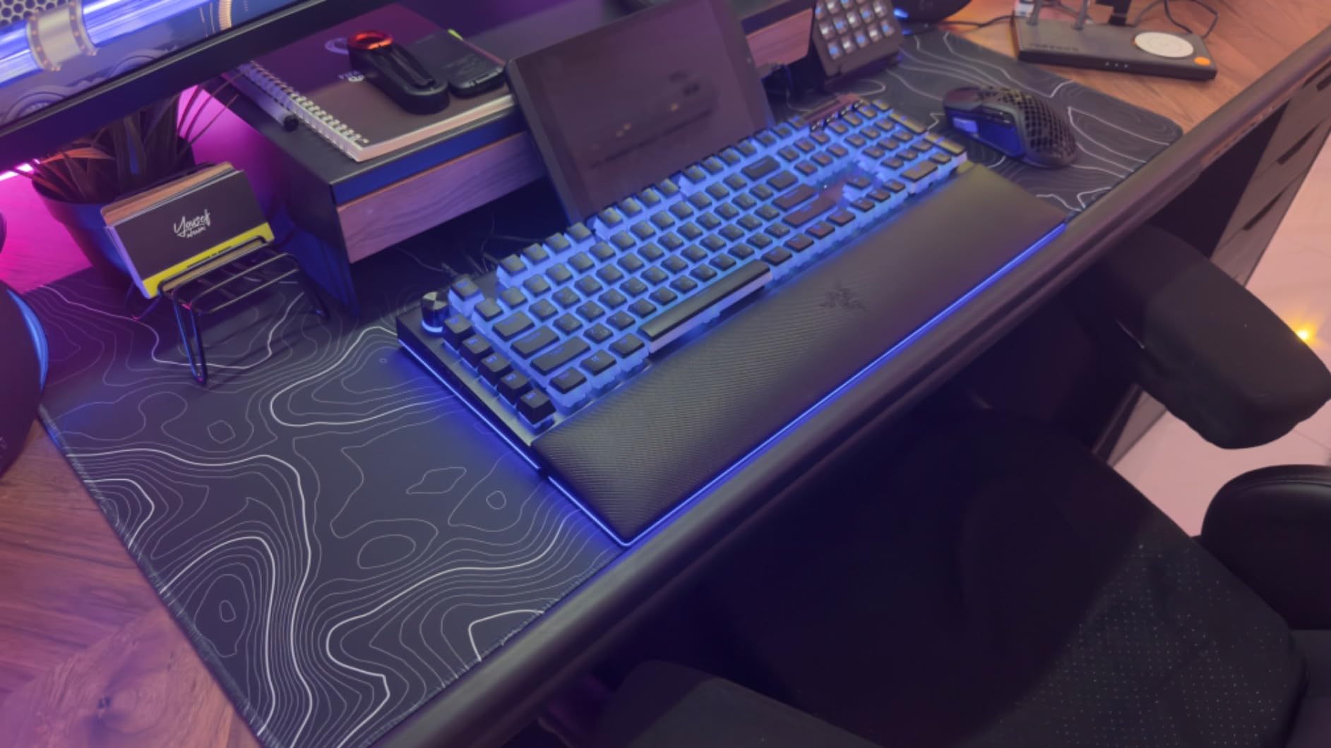 XXL Extended Gaming Mouse Pad, Cyberpunk Neon Synthwave Desk Mat Pixel customer photo 1
