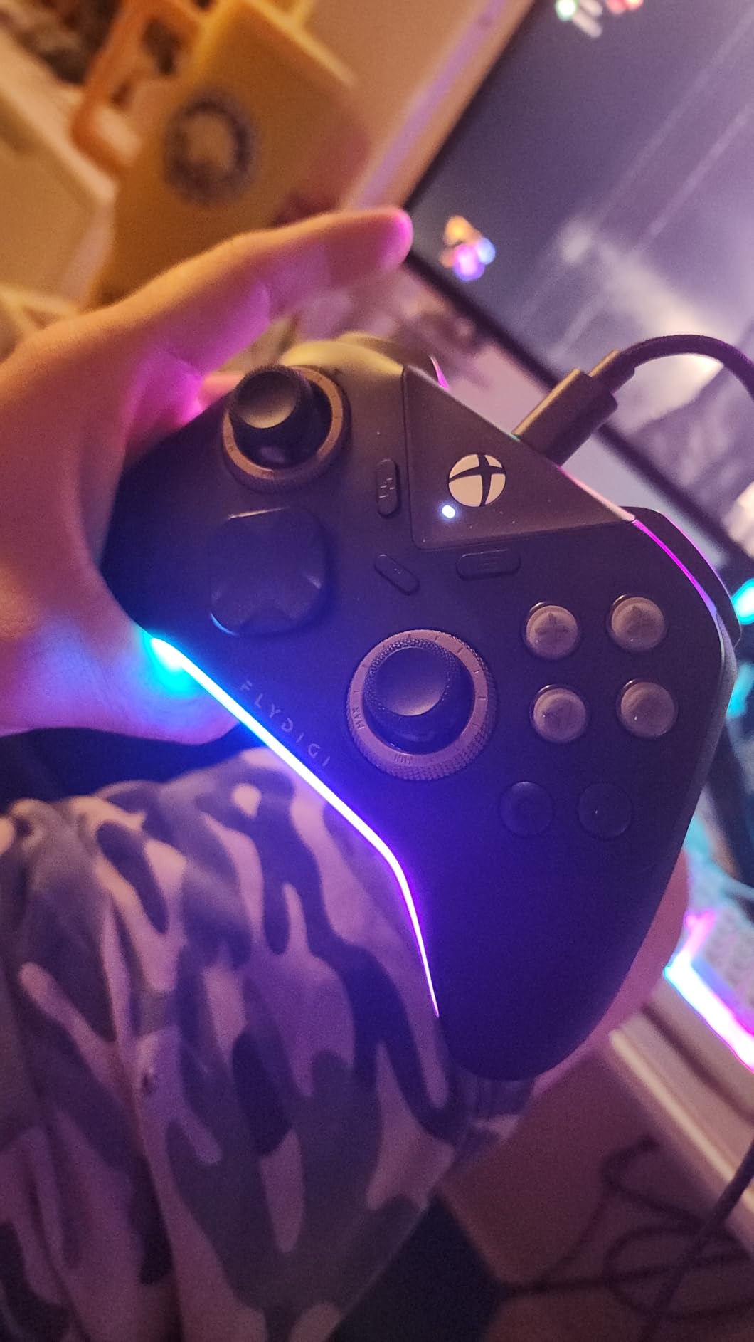 FLYDIGI VADER 5S Wired Controller for XBOX Series X|S, XBOX One, Windows | FORCEFLEX Adjustable Tension Structure, Hall Effect NO DRIFT, FORCESWITCH Triggers, 6 Remappable Buttons, 3.5mm Audio Jack customer photo 2