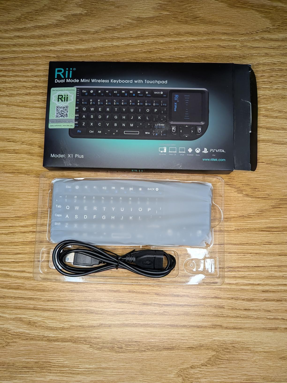 Rii Mini 2.4G Bluetooth Keyboard with Backlit and Touchpad for Smart TV, HTPC customer photo 1