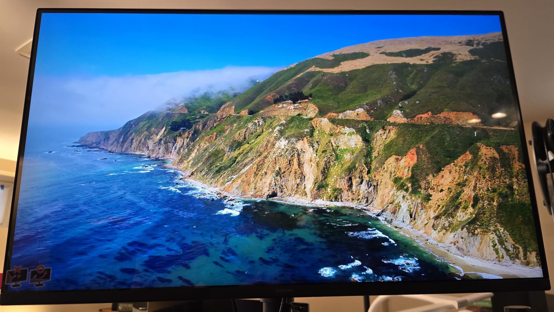 Samsung 32 inch Odyssey G5 (G50F) Series QHD Gaming Monitor | 180Hz, Fast IPS Panel, HDR10, NVIDIA G-Sync Compatible, 1ms (GtG), AMD FreeSync, Adjustable Stand, LS32FG502ENXZA customer photo 1