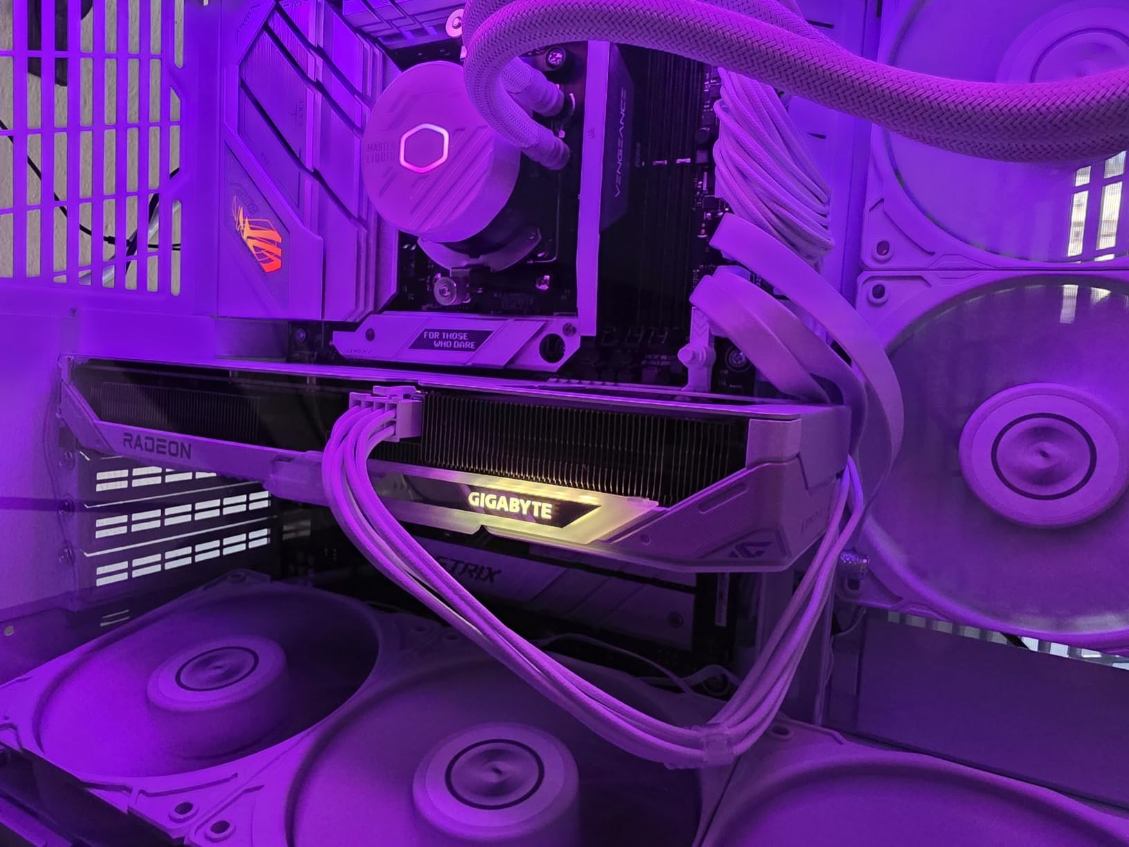 GIGABYTE Radeon RX 9060 XT Gaming OC ICE 16G Graphics Card (16GB GDDR6, PCIe 5.0) customer photo 1