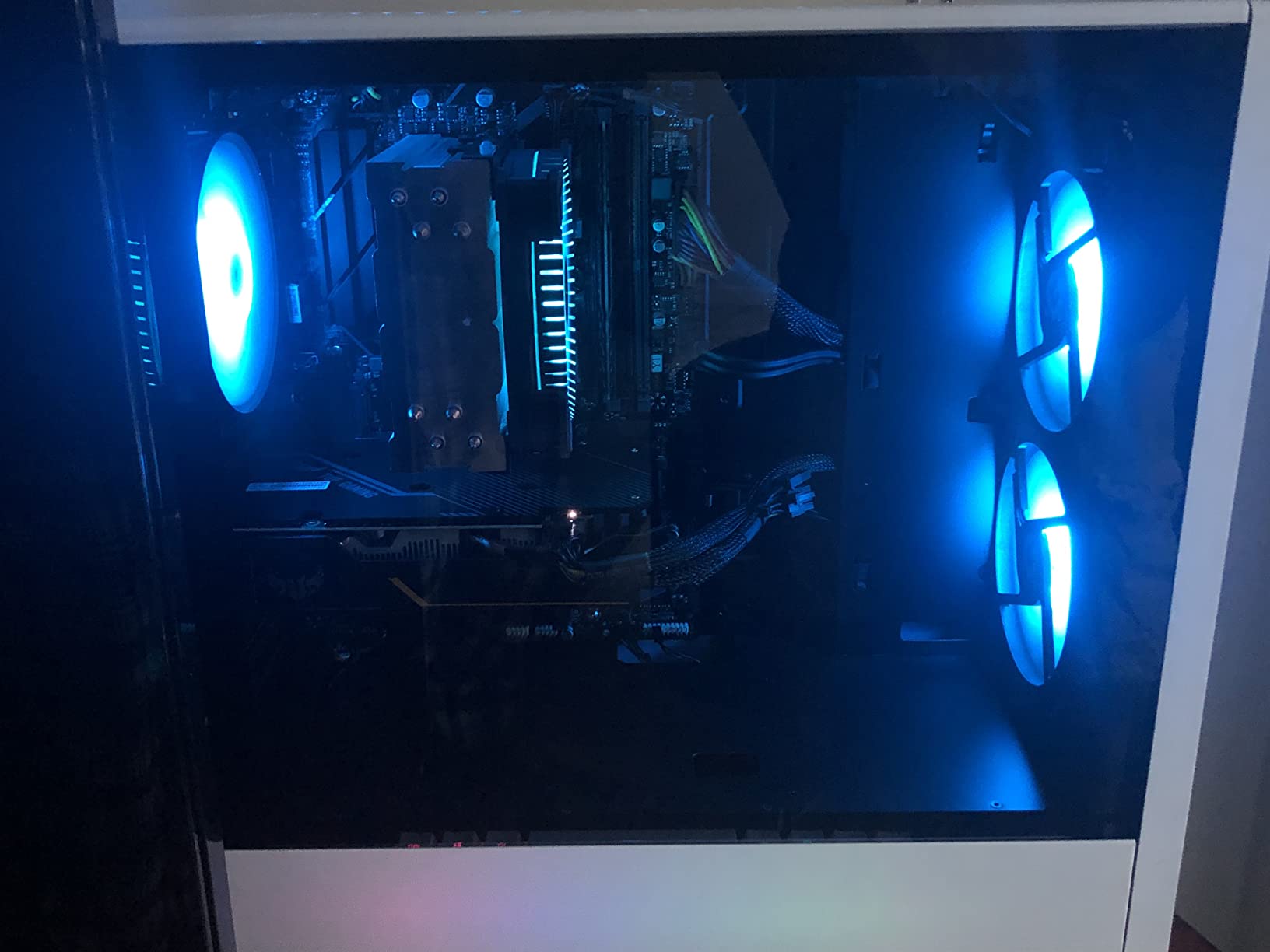 Skytech Gaming Crystal Gaming PC, AMD Ryzen 7 5700 3.7GHz, NVIDIA RTX 5060, 1TB NVMe SSD, 32GB DDR4 RAM 3200, 650W Gold PSU, Wi-Fi, Win 11, Desktop customer photo 1