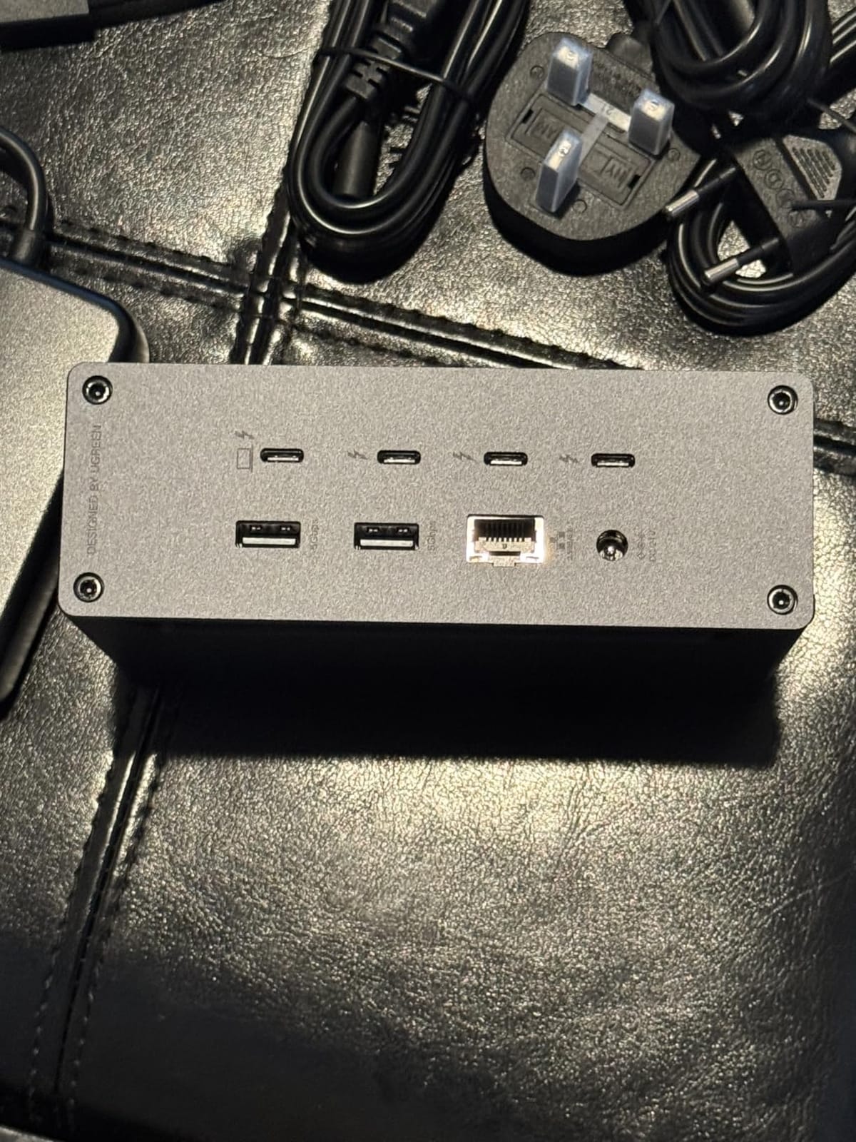 UGREEN Maxidok Thunderbolt 5 Docking Station, Triple 4K@60Hz, 4xTBT5 Port | 3x10Gbps USB-A&C, 2x5G USB-A, 140W PD, Single 8K/Dual 6K, 2.5GbE, SD/TF 312MB/s, 3.5mm Audio, Include US/EU/UK Power Adapter customer photo 1
