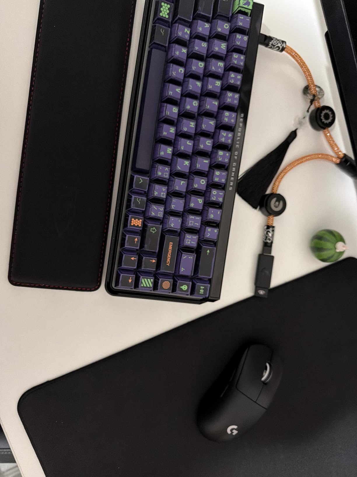 Angry miao 4-in-1 Gaming USB Hub Dual 8K Cable 4-Port USB-C Splitter | 2 USB-C and 2 USB-A Data Ports, 5V Powered for Laptop, PC, Gaming Keyboard, Mouse, Controller and USB Accessories, 1.6Meter customer photo 1