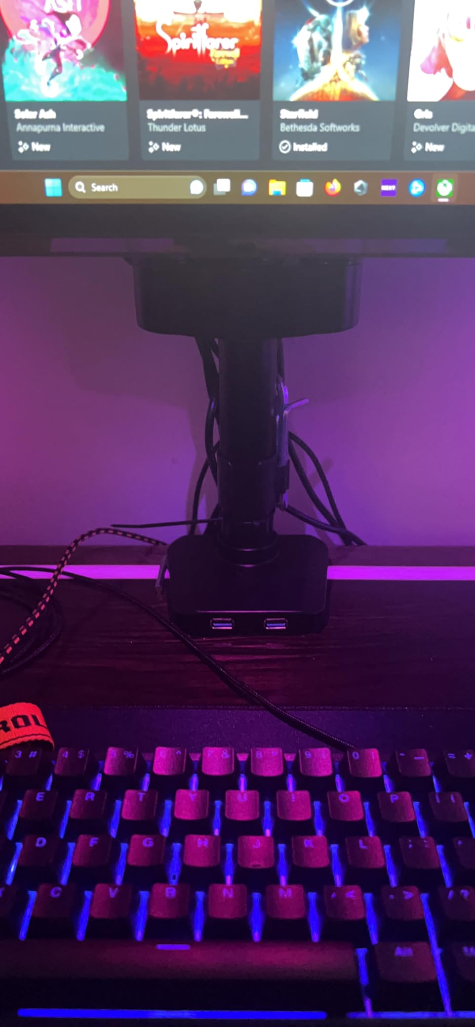 ErGear Triple Monitor Stand Fits Three 17-32 inch Monitors | 3 Monitor Desk Mount Holds 17.6 lbs per Arm, Fully Adjustable Triple Monitor Stand, VESA 75x75/100x100, C-Clamp/Grommet Base customer photo 1