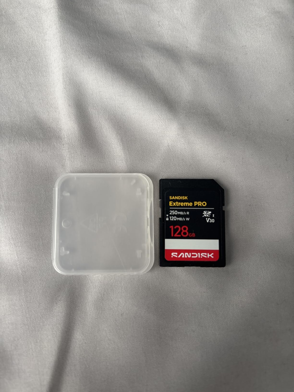SANDISK 256GB Extreme PRO SD Memory Card, Up to 250MB/s Read Speeds, UHS-I | V30, U3, C10, 4K UHD, Full HD, Up to 170MB/s Write Speeds, Backup + Transfer with SANDISK App - SDSDXXJ-256G-GSCIN customer photo 1