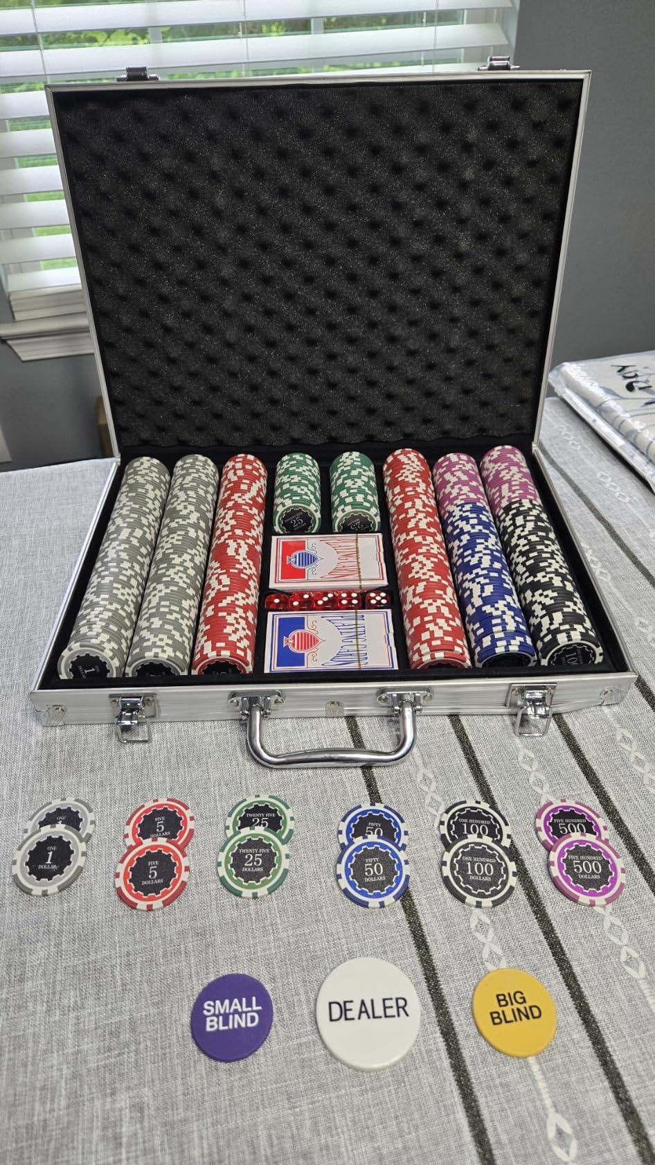 300PCS Chips Professional Poker Chip Set with Aluminum Case, 11.5 Gram Composite Clay Chips, 2 Decks of Cards, 5 Dice & Dealer Button - Perfect for Texas Holden, Blackjack, Casino Night customer photo 1